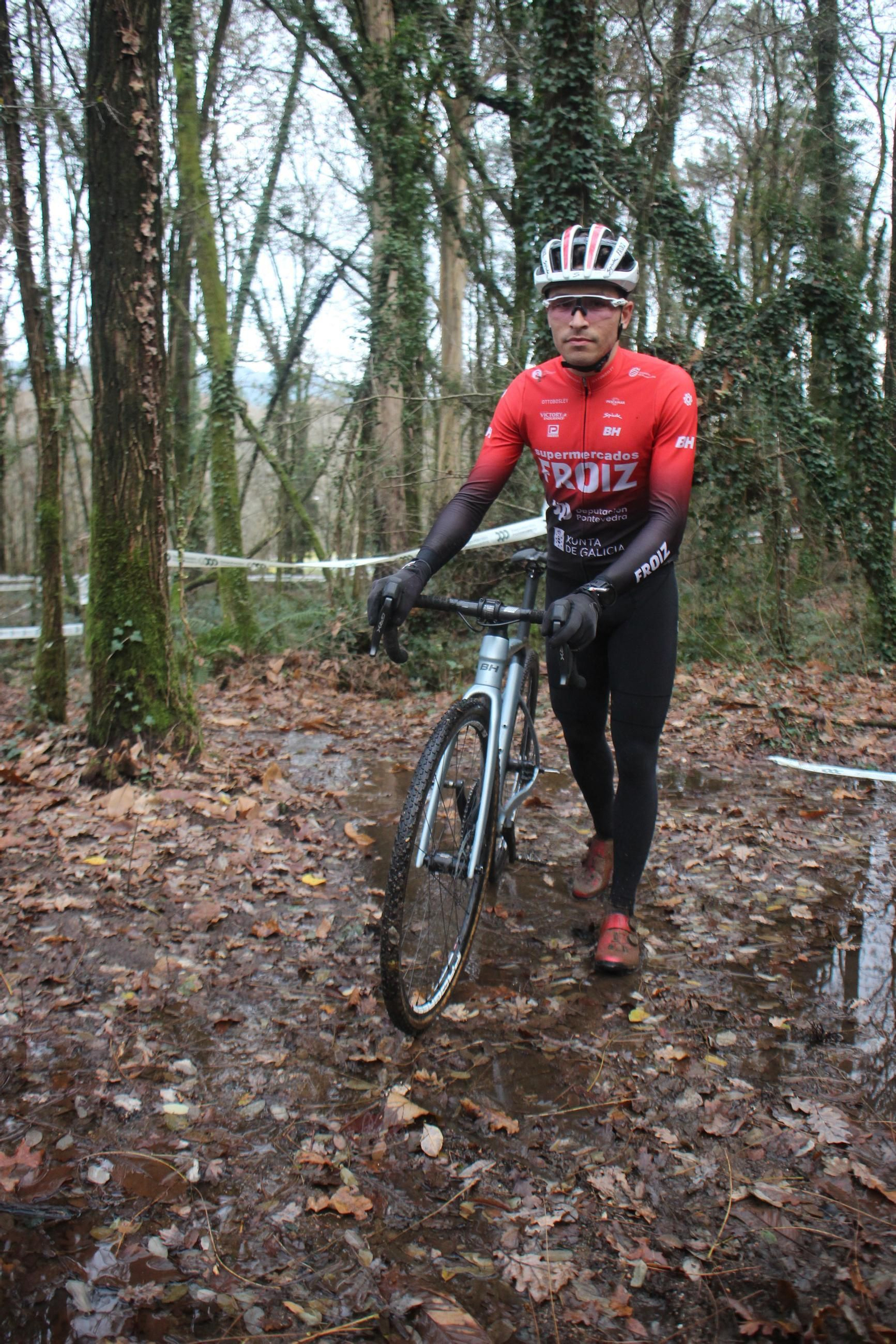 Galería | El campeón de ciclocross Miguel Rodríguez entrena en su Ponteareas natal
