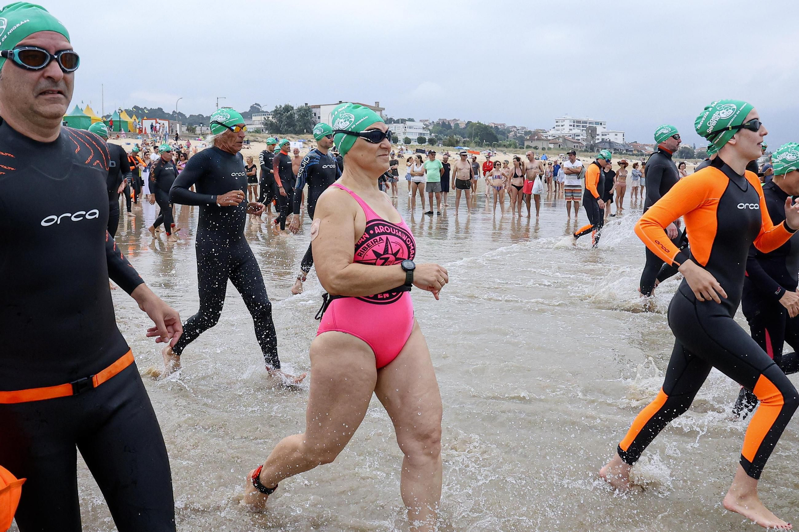 Galería | Centenares de nadadores se citan en Praia América para la Travesía a nado Costa Serena 2026