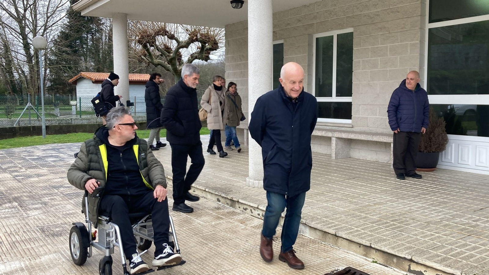 Gayoso llega al tanatorio de Allariz para despedir a Xosé Manuel Piñeiro.