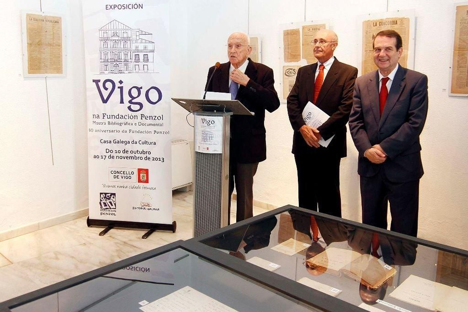 Zulueta de Haz, inaugurando unha exposición da Fundación Penzol.