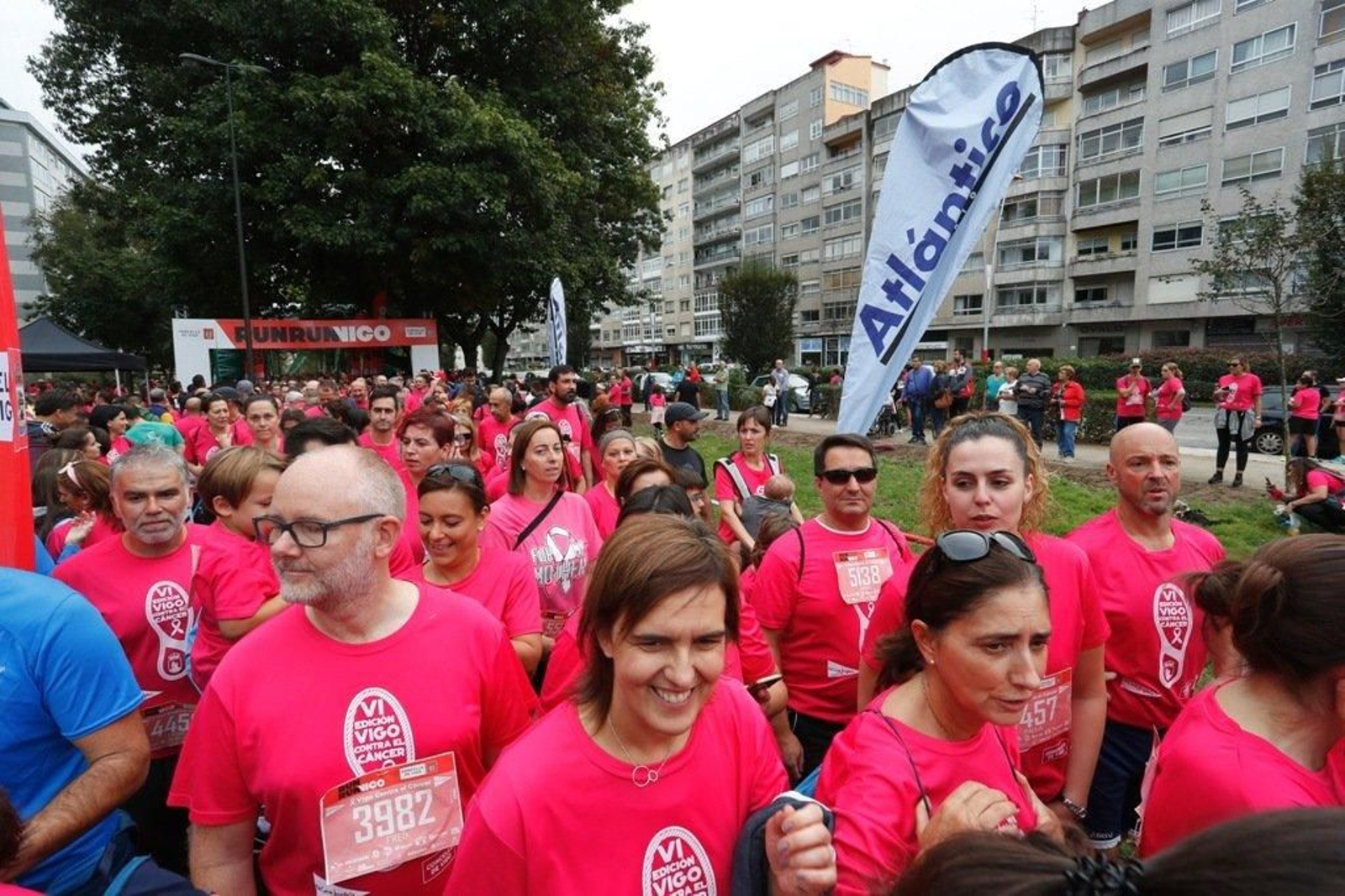 El color rosa abarrotó la Avenida de Castelao - JV Landín 208