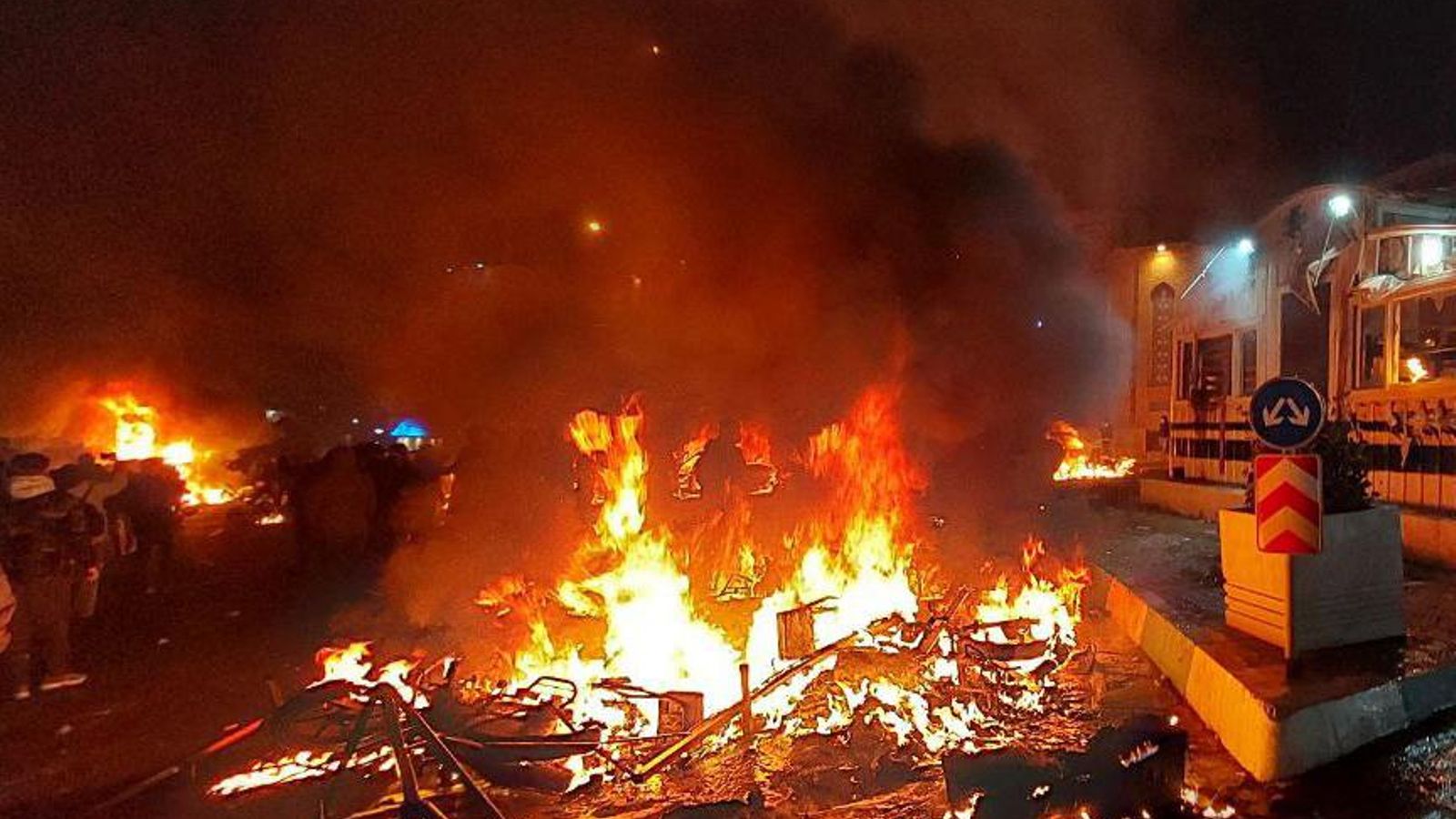 Irán cumple una semana de manifestaciones que estallaron con el desplome de la moneda nacional, el rial, y que han terminado degenerando en disturbios