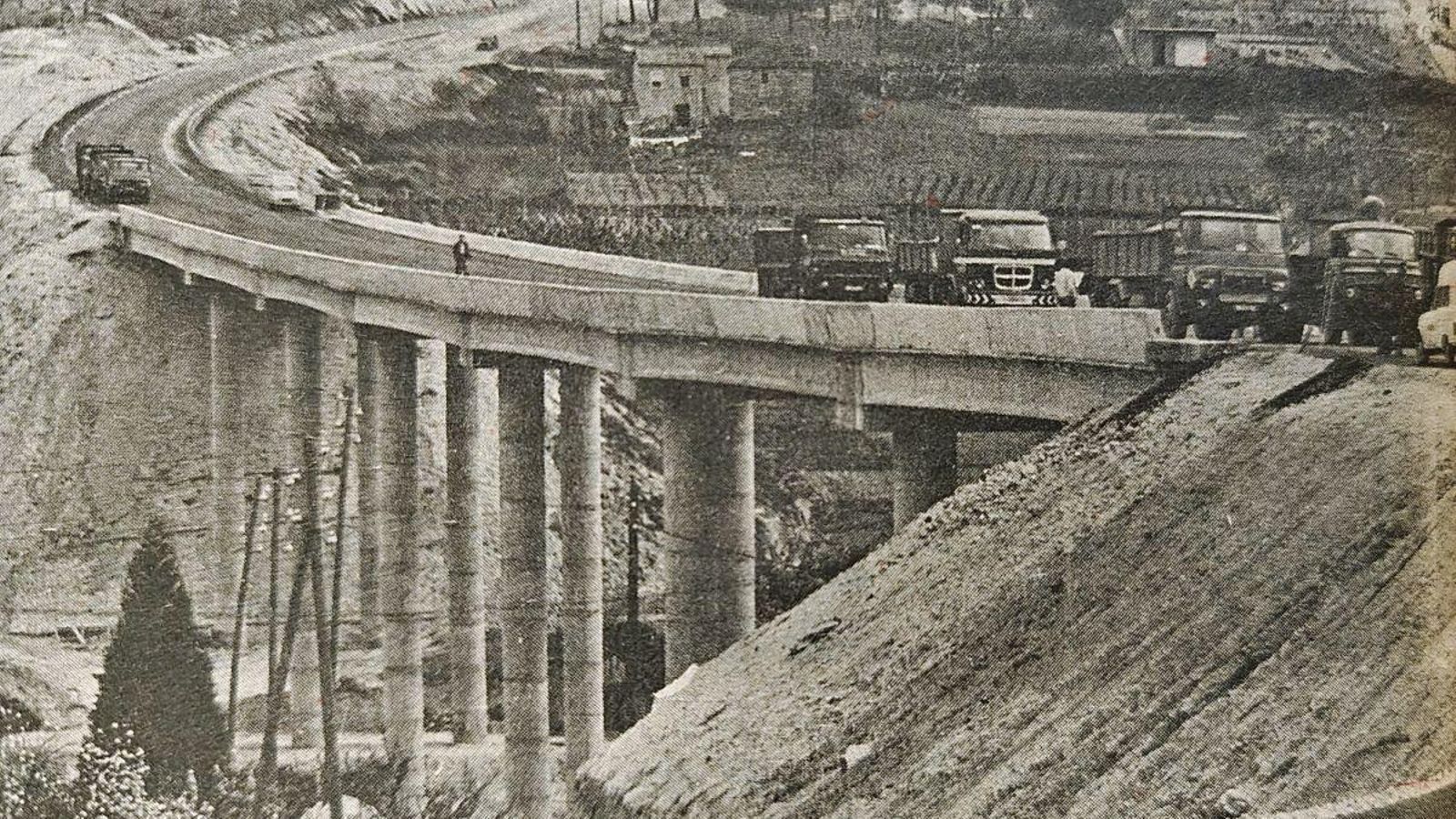 Prueba de carga en el nuevo puente sobre el Barbaña.