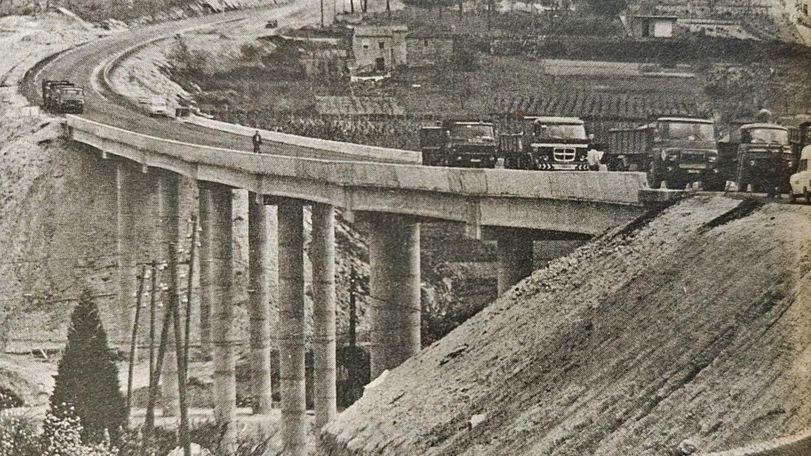 Prueba de carga en el nuevo puente sobre el Barbaña.