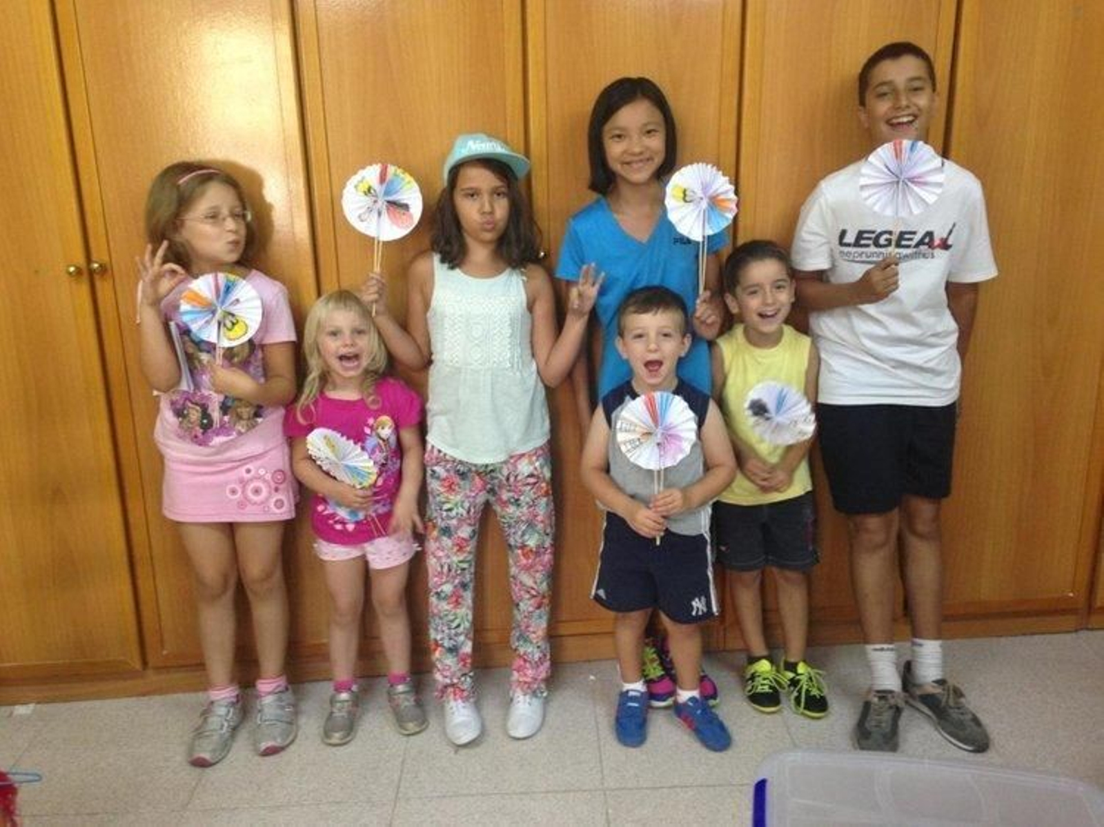 Algunos de los niños participantes en los juegos cooperativos.