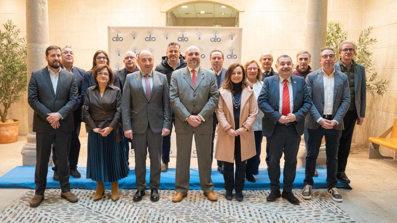 David Martínez, elegido presidente de la CEO, acompañado por parte de su equipo directivo, que integrará distintas asociaciones empresariales de la provincia de Ourense.