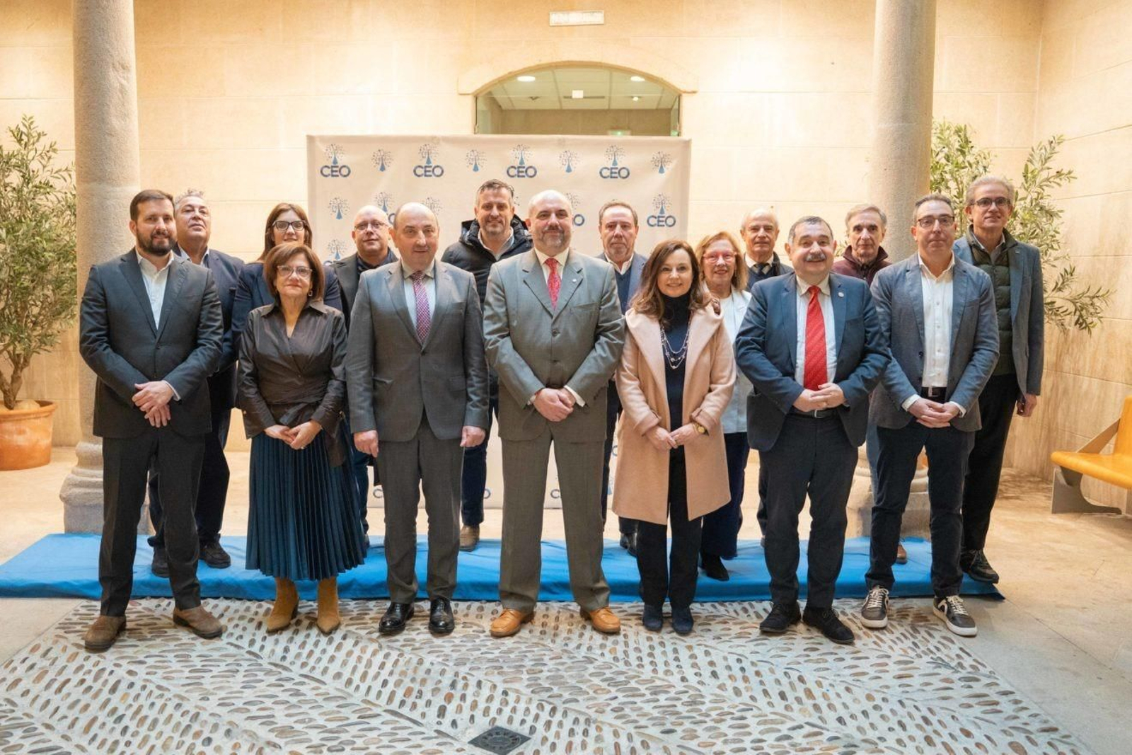 David Martínez, elegido presidente de la CEO, acompañado por parte de su equipo directivo, que integrará distintas asociaciones empresariales de la provincia de Ourense.