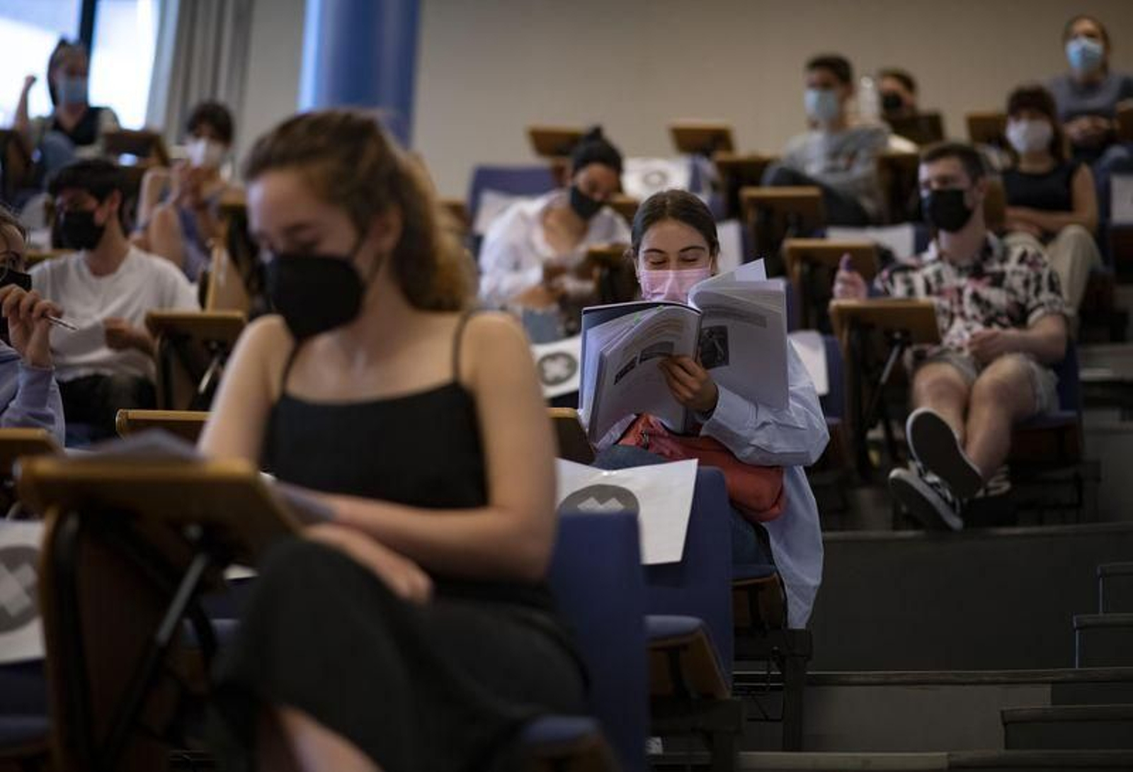 Estudiantes en el Campus de Ourense // FOTO: XESÚS FARIÑAS
