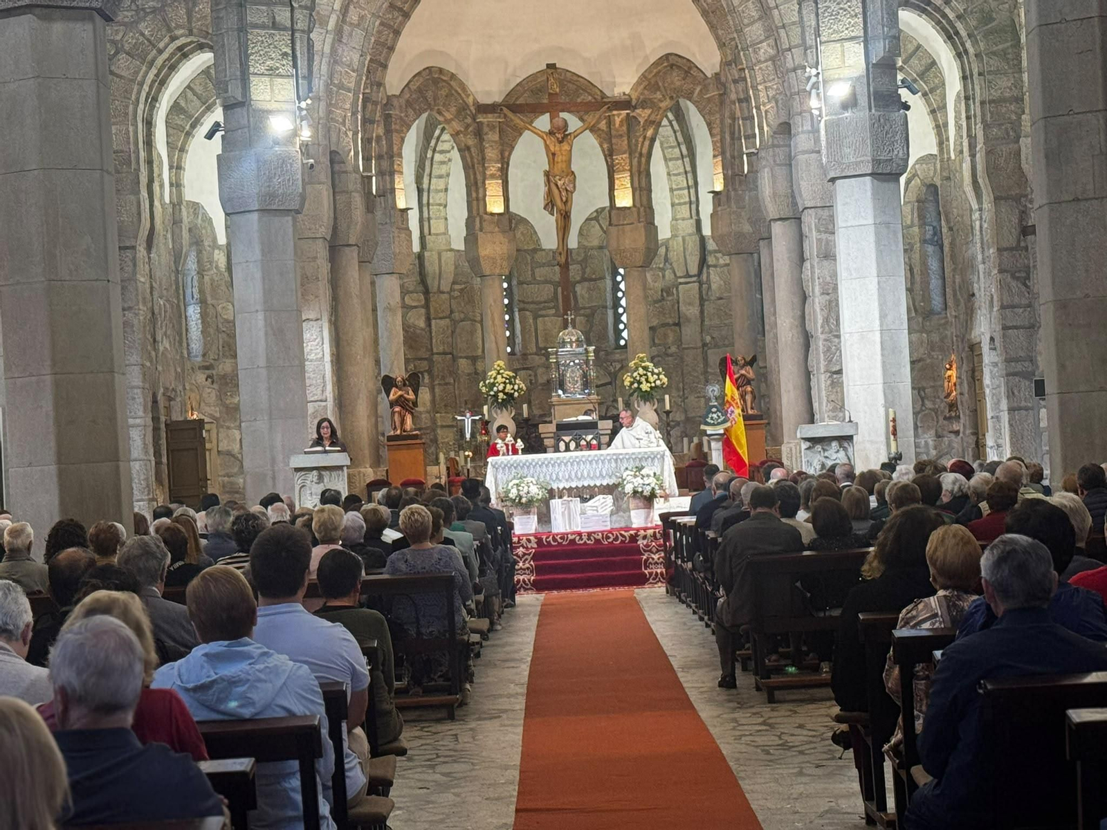 La Guardia Civil de Carballiño acudió a misa para celebrar a su patrona.
