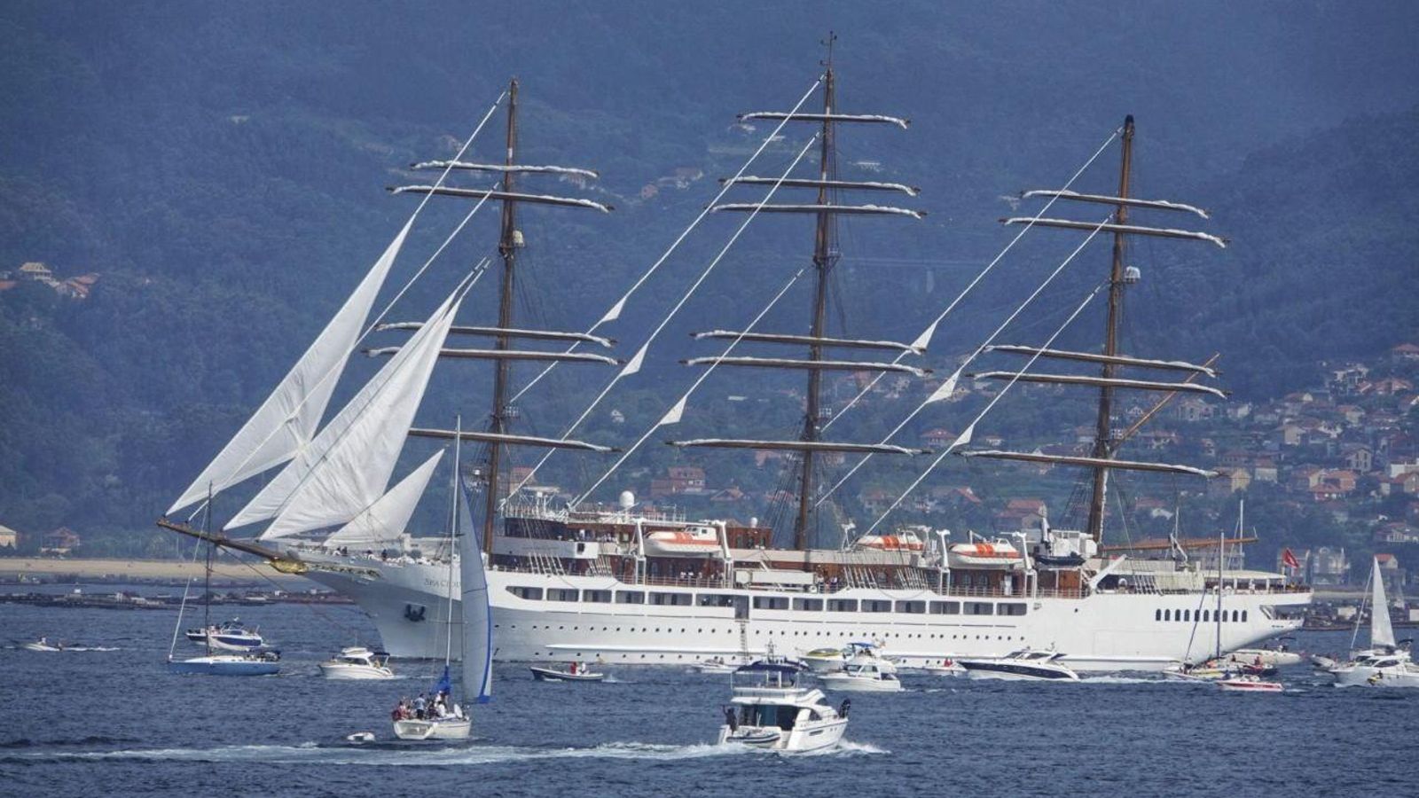 Velero Sea Cloud Spirit en la Ría de Vigo. // Vicente Alonso