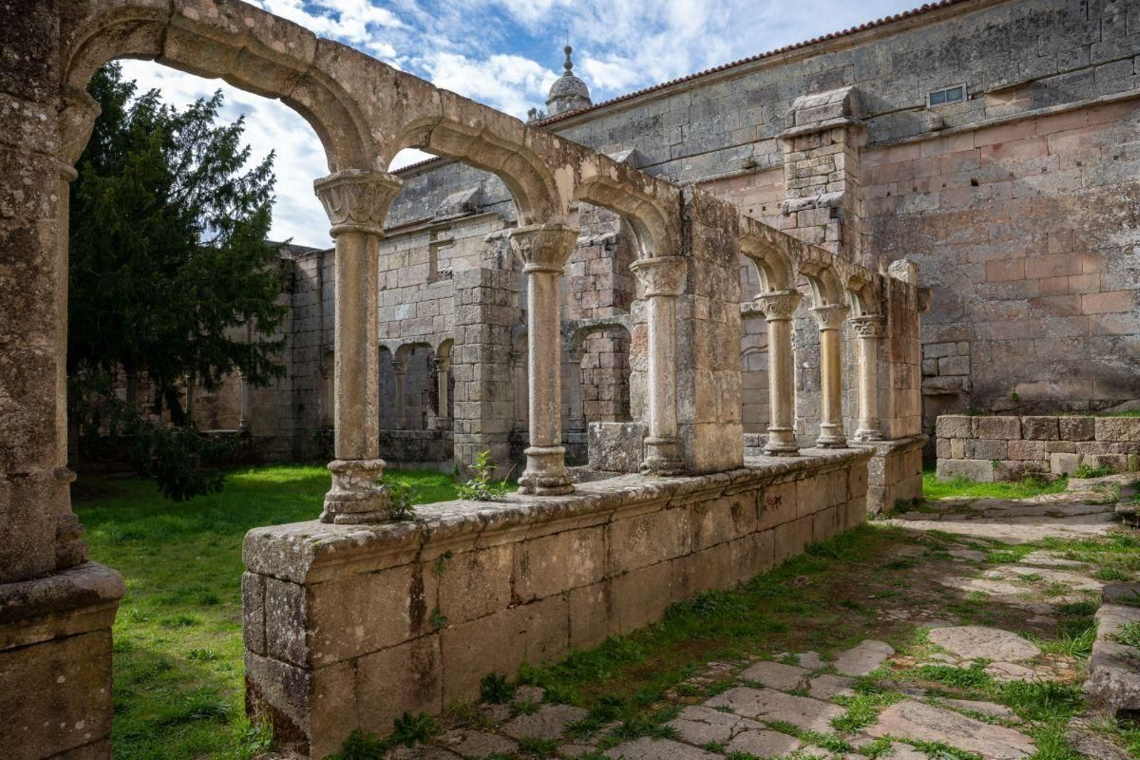 Una de las joyas del patrimonio religioso ourensano, el Monasterio do Bon Xesús de Trandeiras, en Xinzo, es ya el 805 bien de interés cultural gallego.