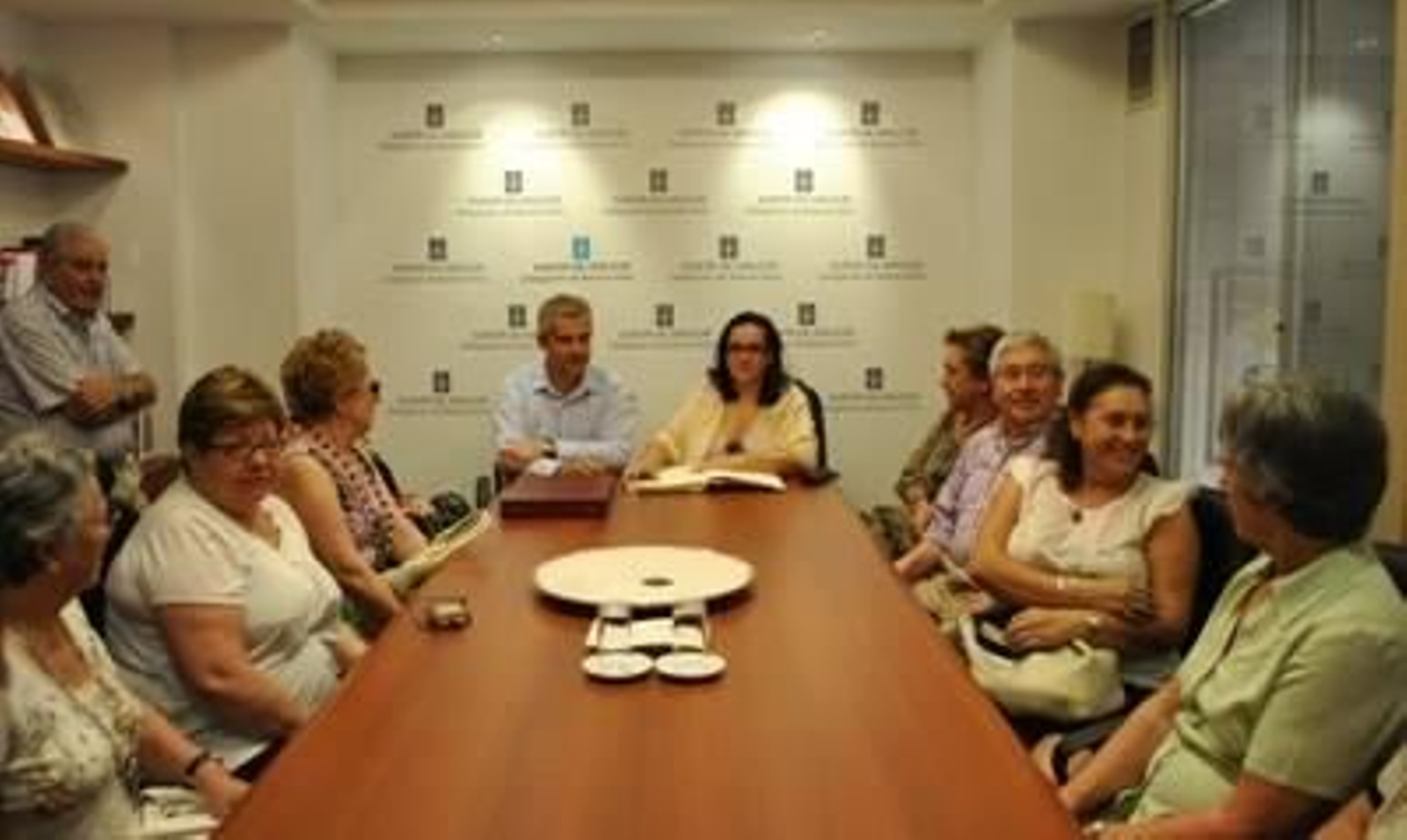 Dobarro y Faraldo reunidos con personas de Betanzos que residen en Argentina.