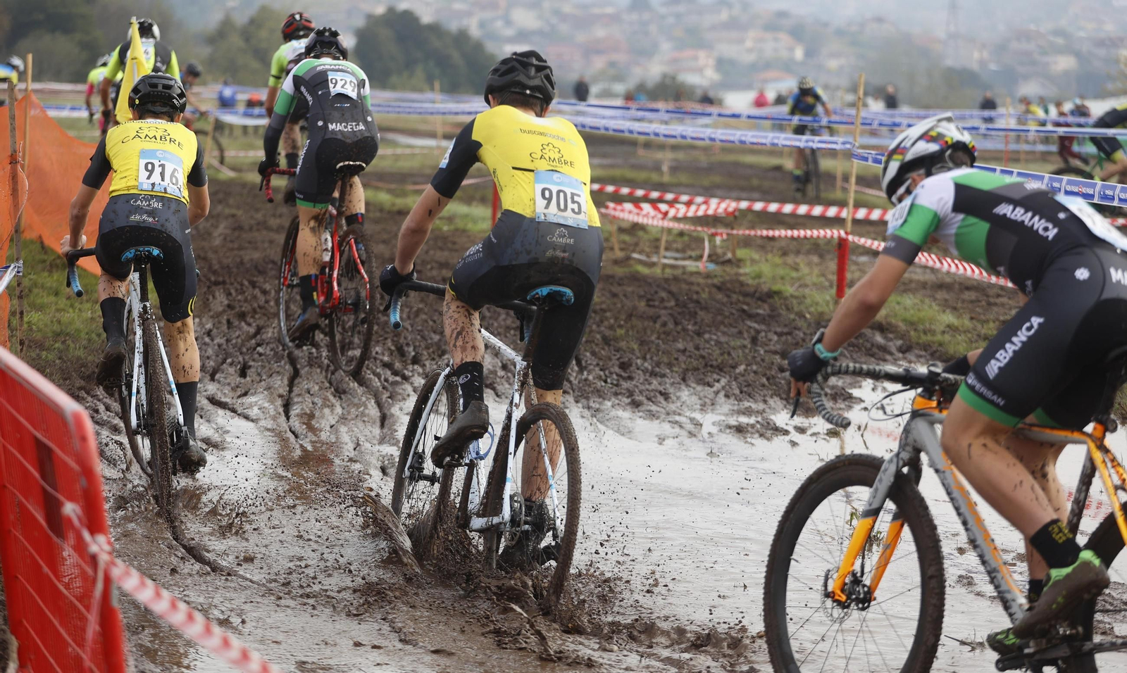 Galería | El ciclocross toma Porriño con una prueba puntuable de la Copa Galicia