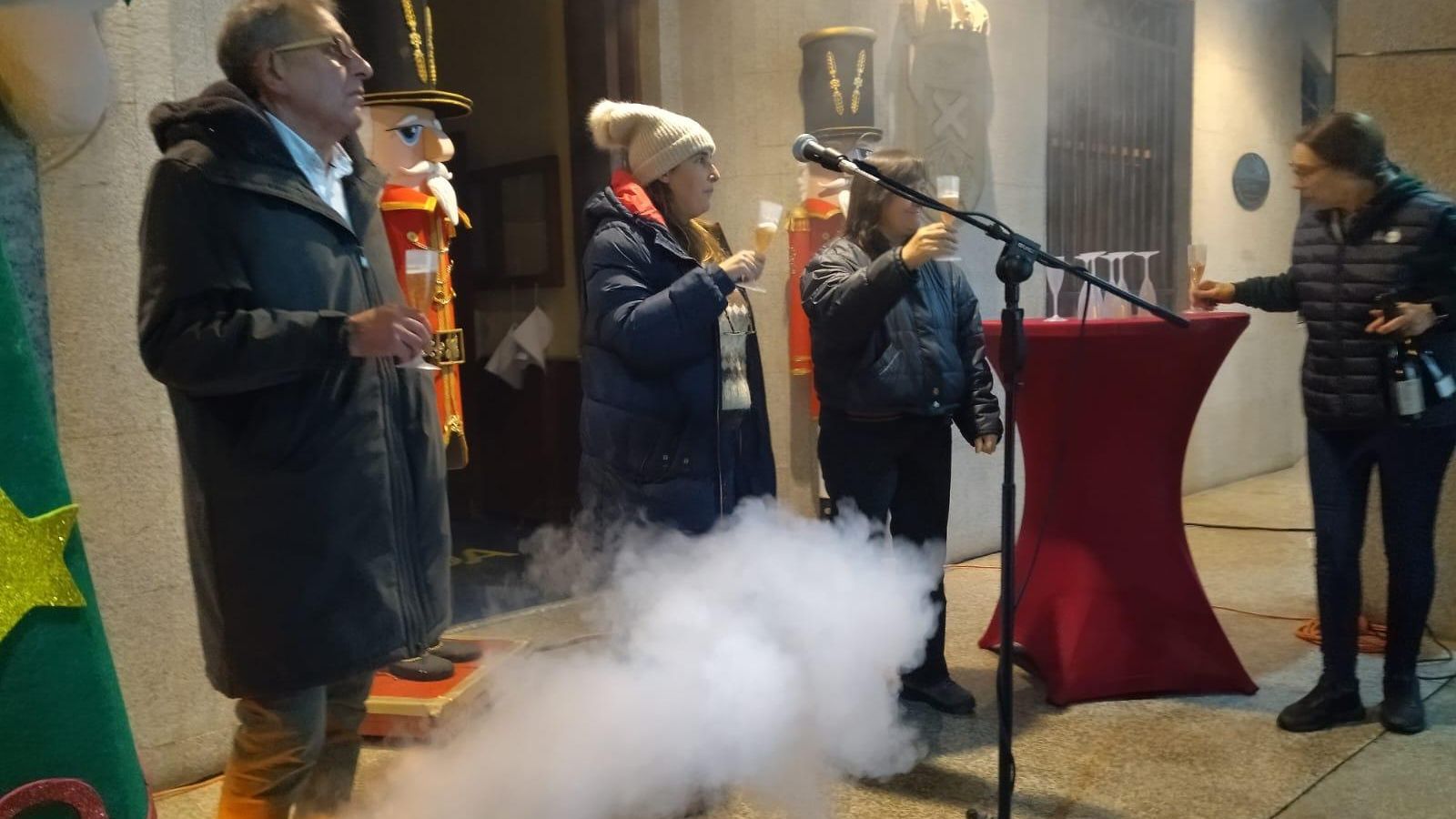 La alcaldesa deseó a los vecinos “un ano de felicidade, alegría e no que conseguiremos o que anhelamos”.