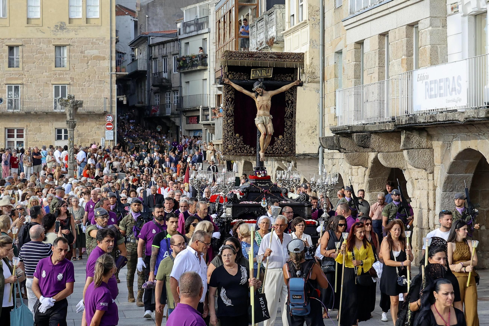 Galería | Misa por el Cristo da Victoria en Vigo y la concurrida procesión