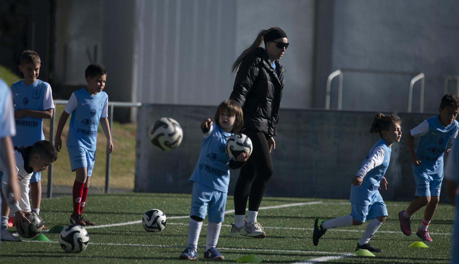 Galería |  El futbol base ourensano se divierte durante la Semana Santa