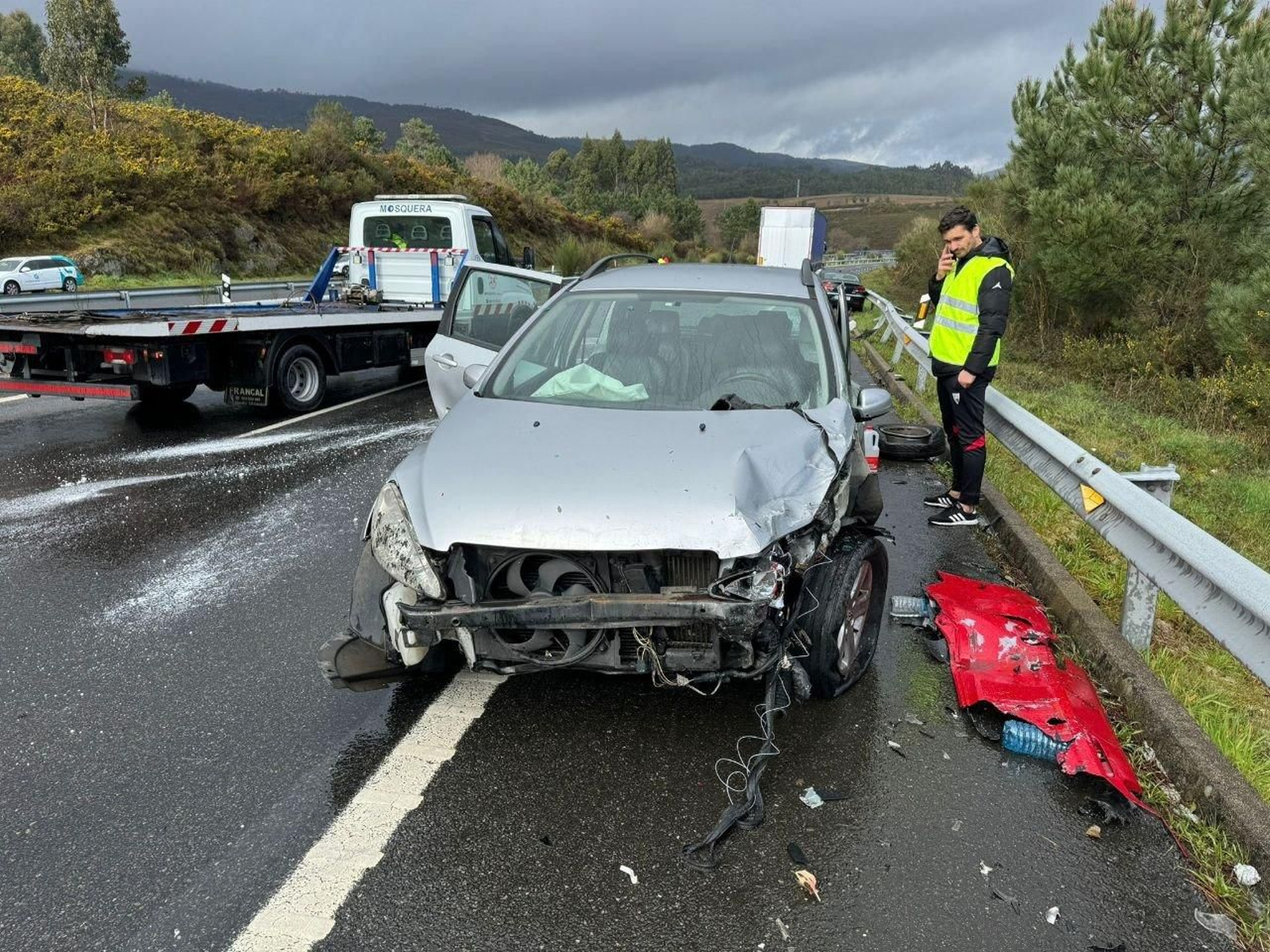 Vehículos implicados en el accidente múltiple en la A-52 en A Cañiza.