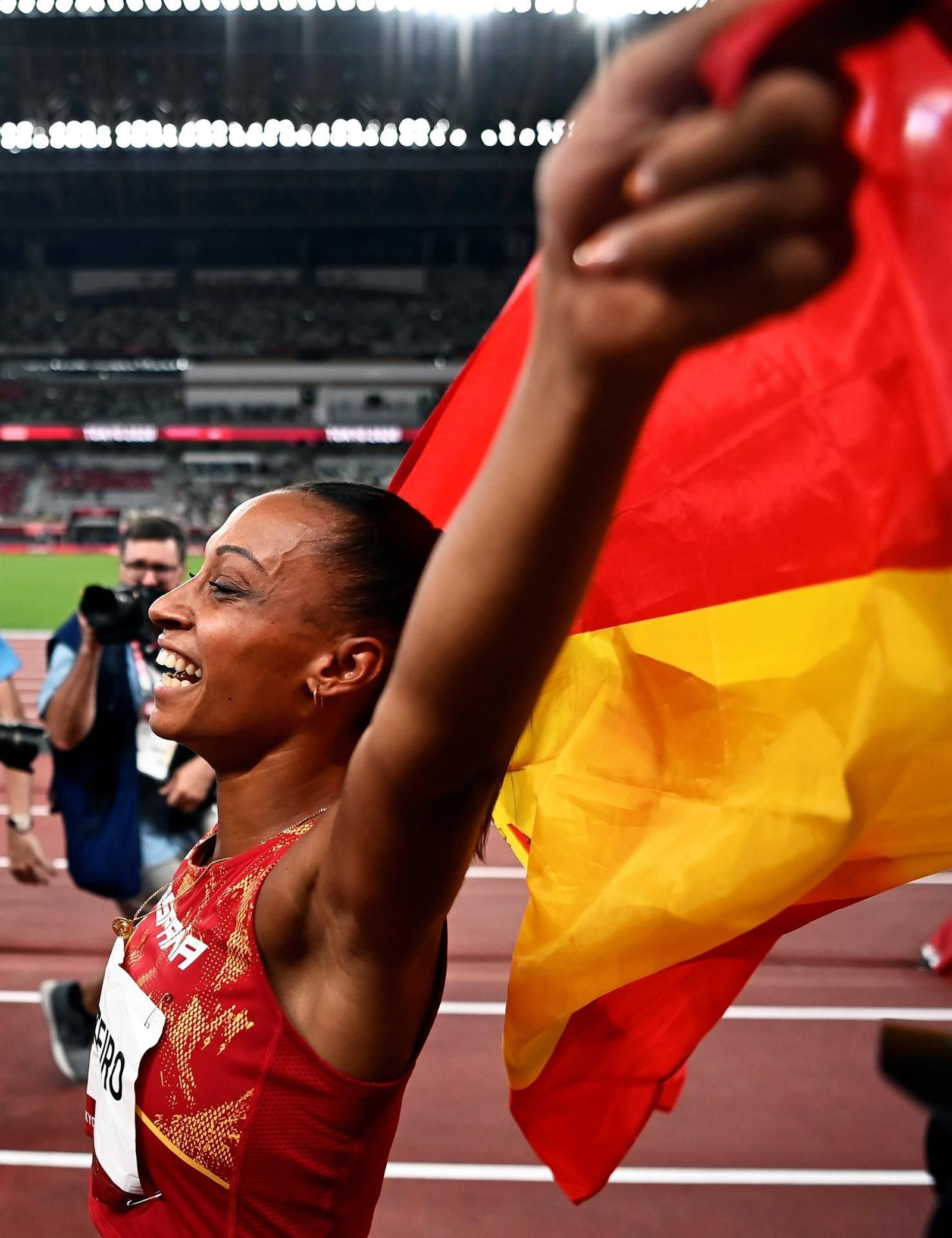 Ana Peleteiro celebra la medalla de bronce de Tokyo 2020
