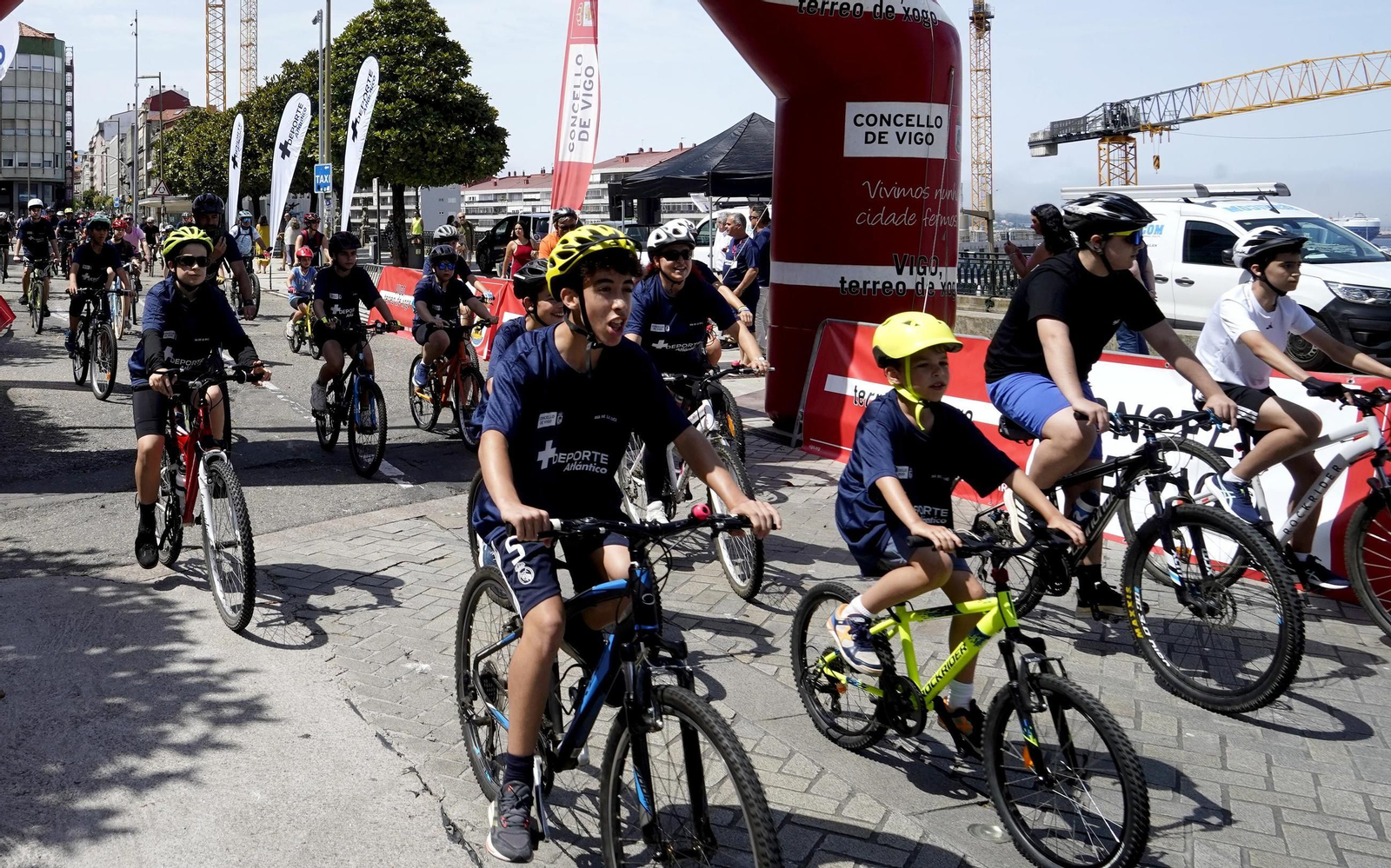 Galería | El ciclismo toma Vigo con la primera edición del Día de la Bici de Atlántico