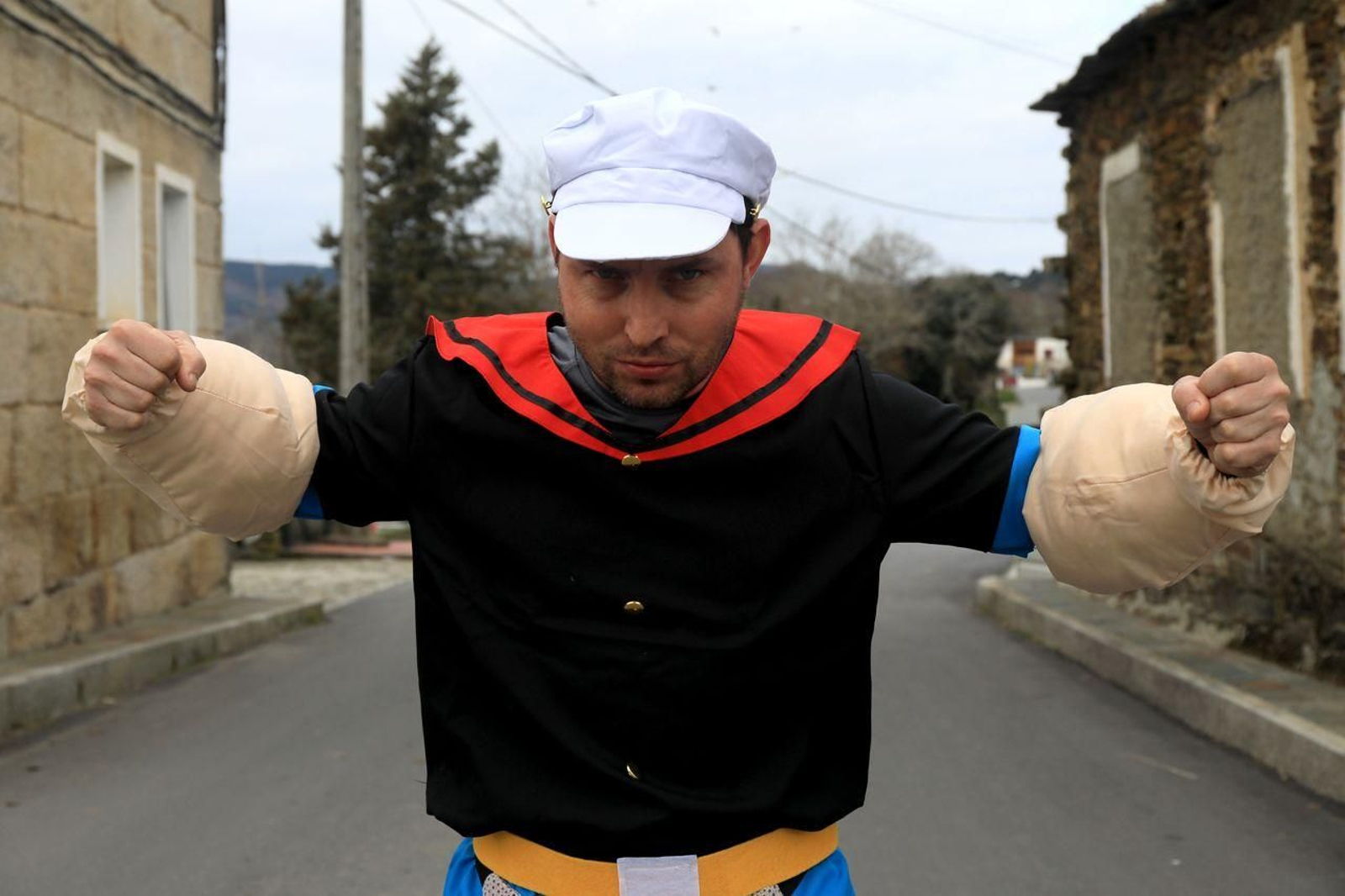 RIÓS 26/02/2022.- Entroido en Riós, desfile. Rubén Riós. José Paz