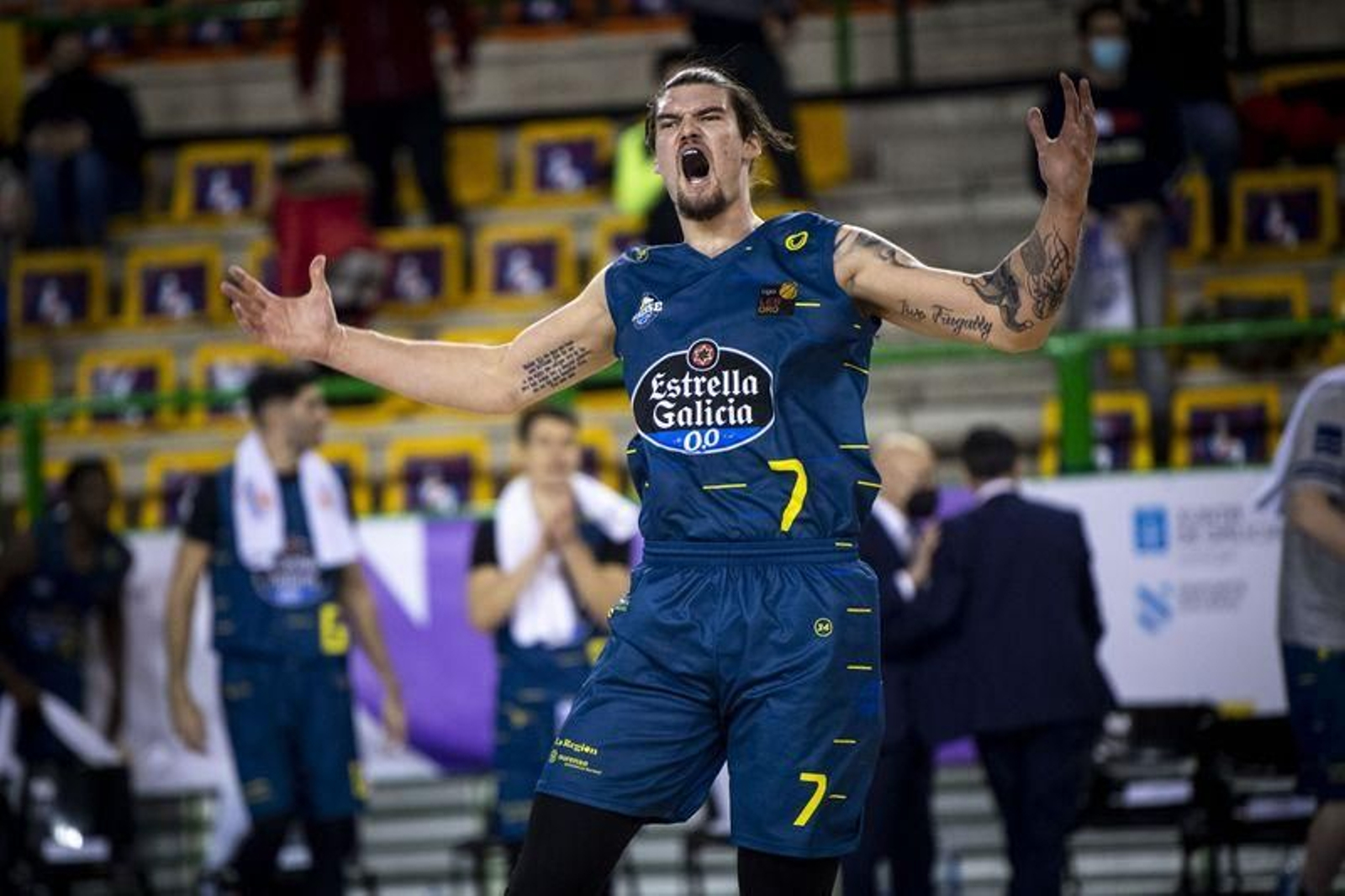 Partido en el Pazo entre el COB y el Cáceres // FOTO: ÓSCAR PINAL