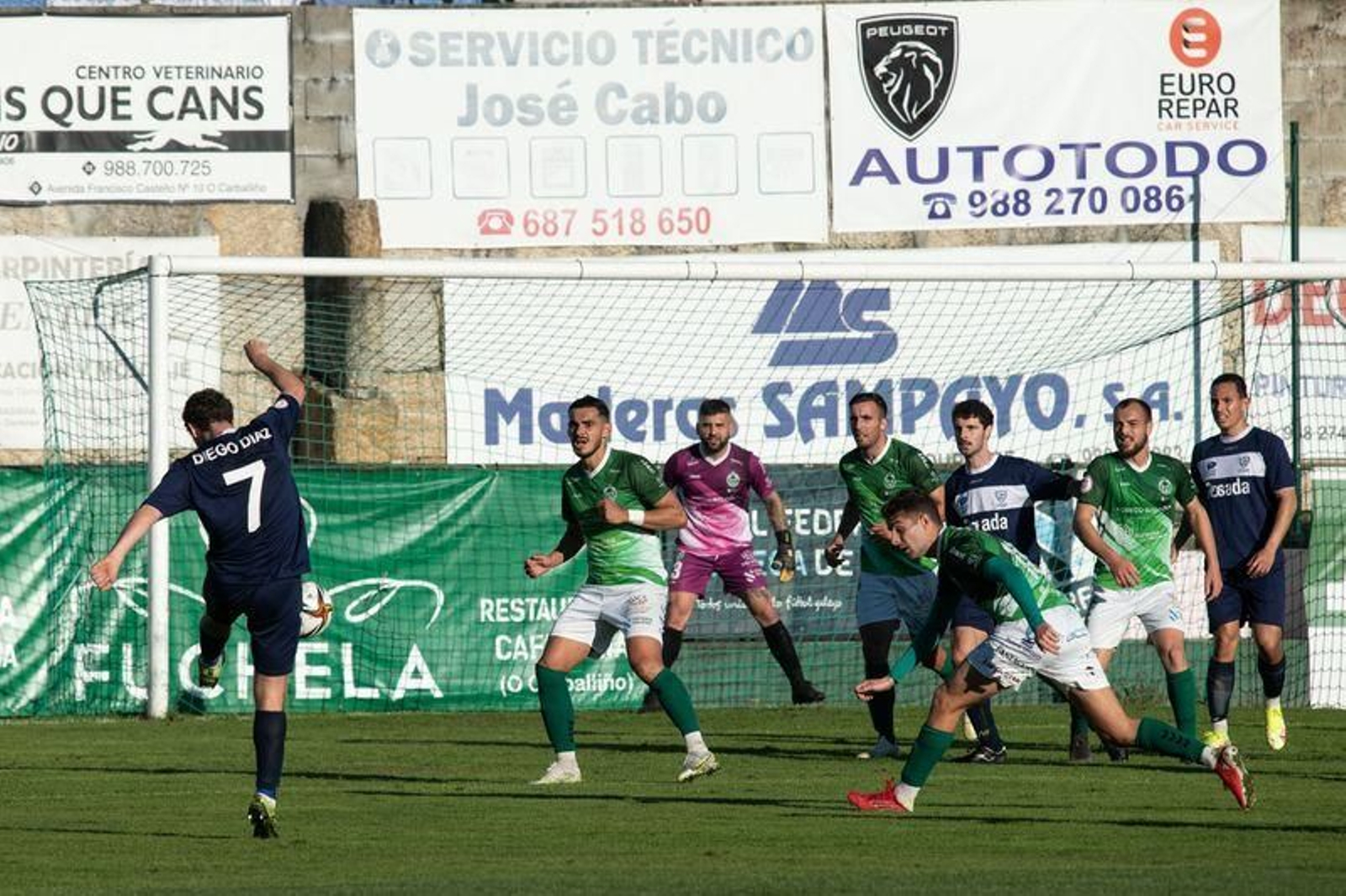 El partido entre el Arenteiro y el Marino en Espiñedo (ÓSCAR PINAL).