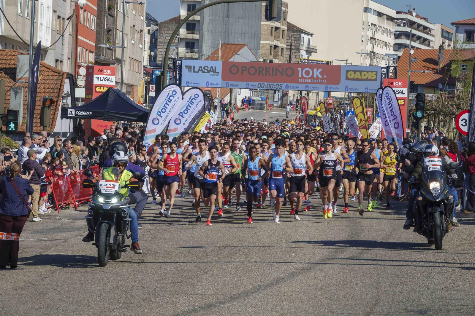 Galería | Pequeños y mayores se divierten en la 10K de Porriño