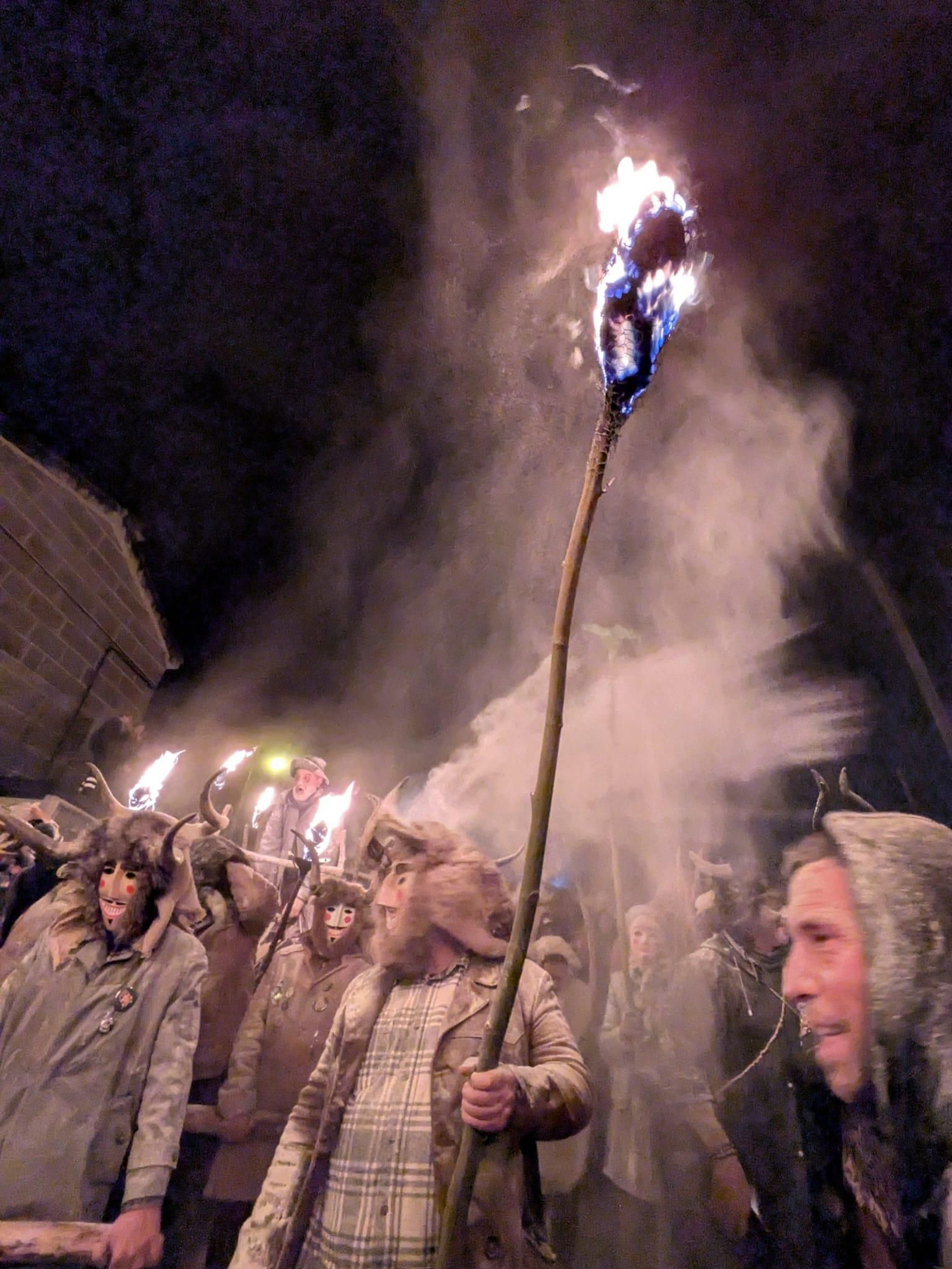La Baixada da Marela atrae cada año a visitantes que buscan vivir un entroido auténtico, alejado de artificios.