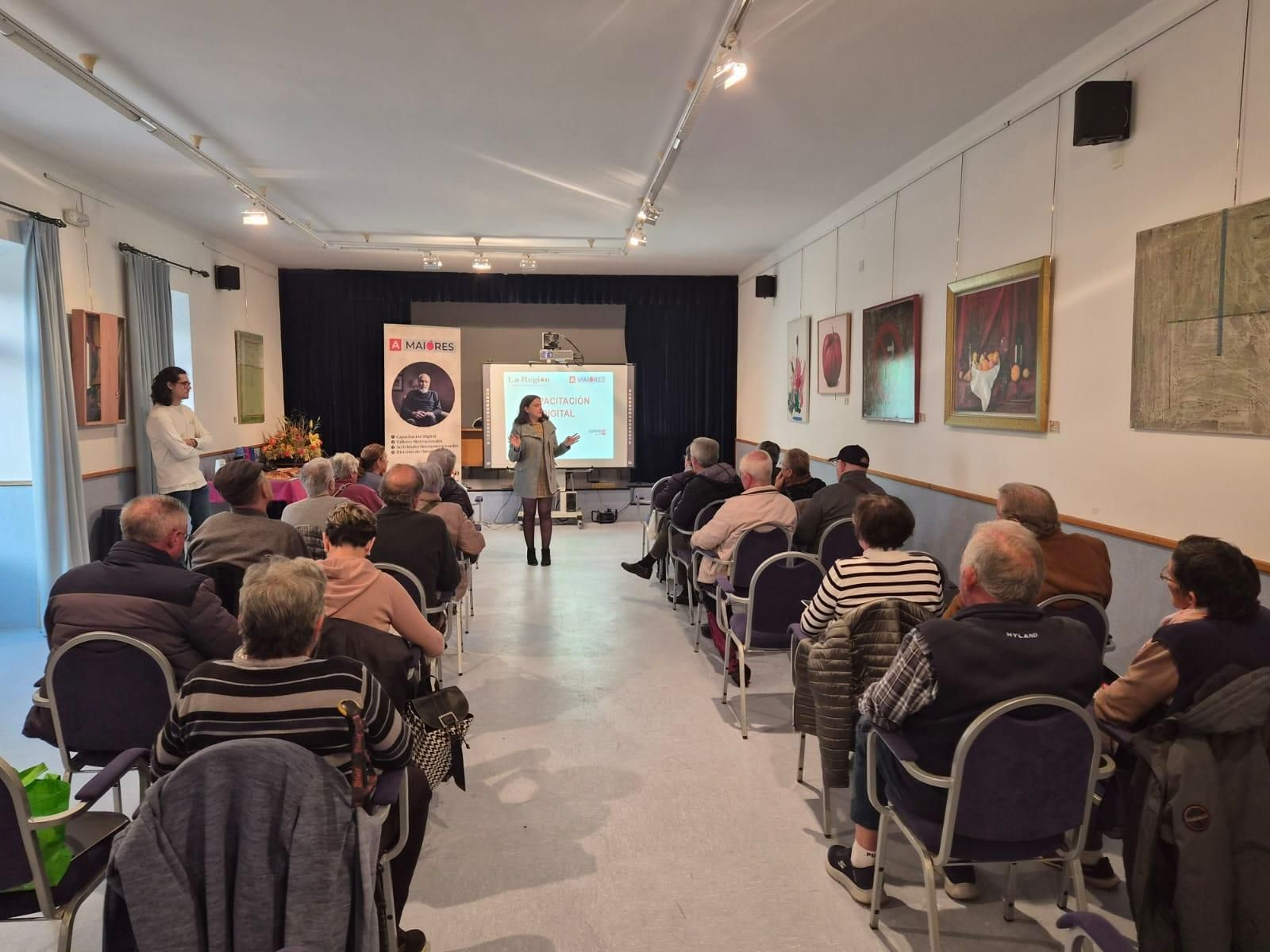 La Casa da Cultura de Muíños, de nuevo, a rebosar por A Maiores.