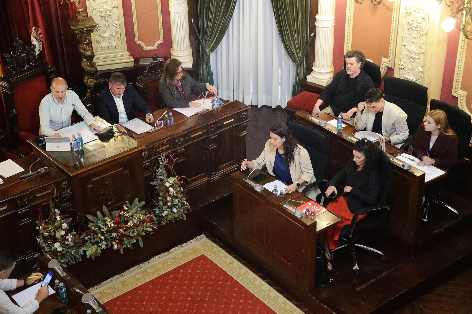 El acalde y su equipo de gobierno durante el pleno ordinario de junio.