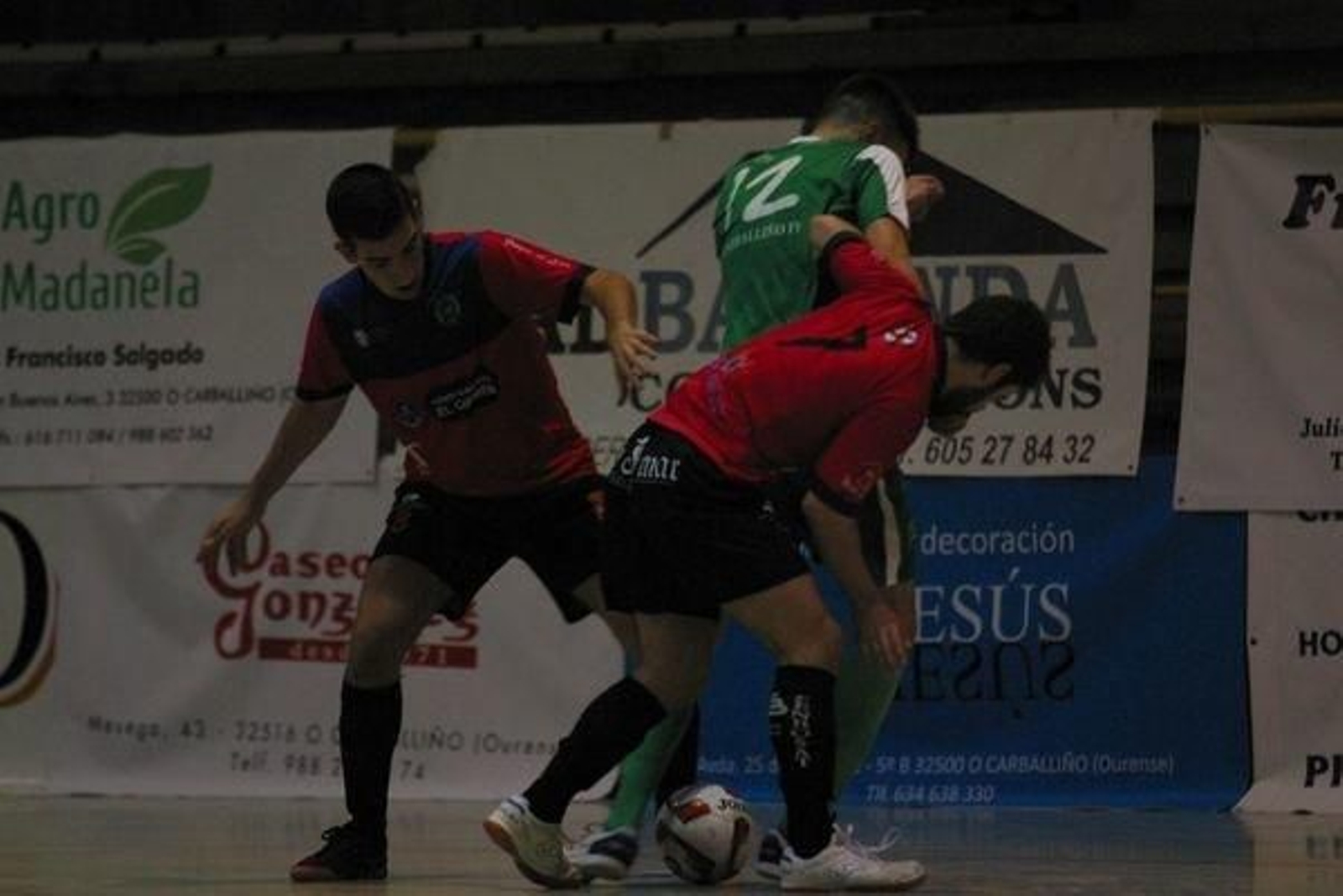 El duelo provincial de la primera vuelta se lo adjudicó el Sala Ourense en el Paco Chao carballiñés.