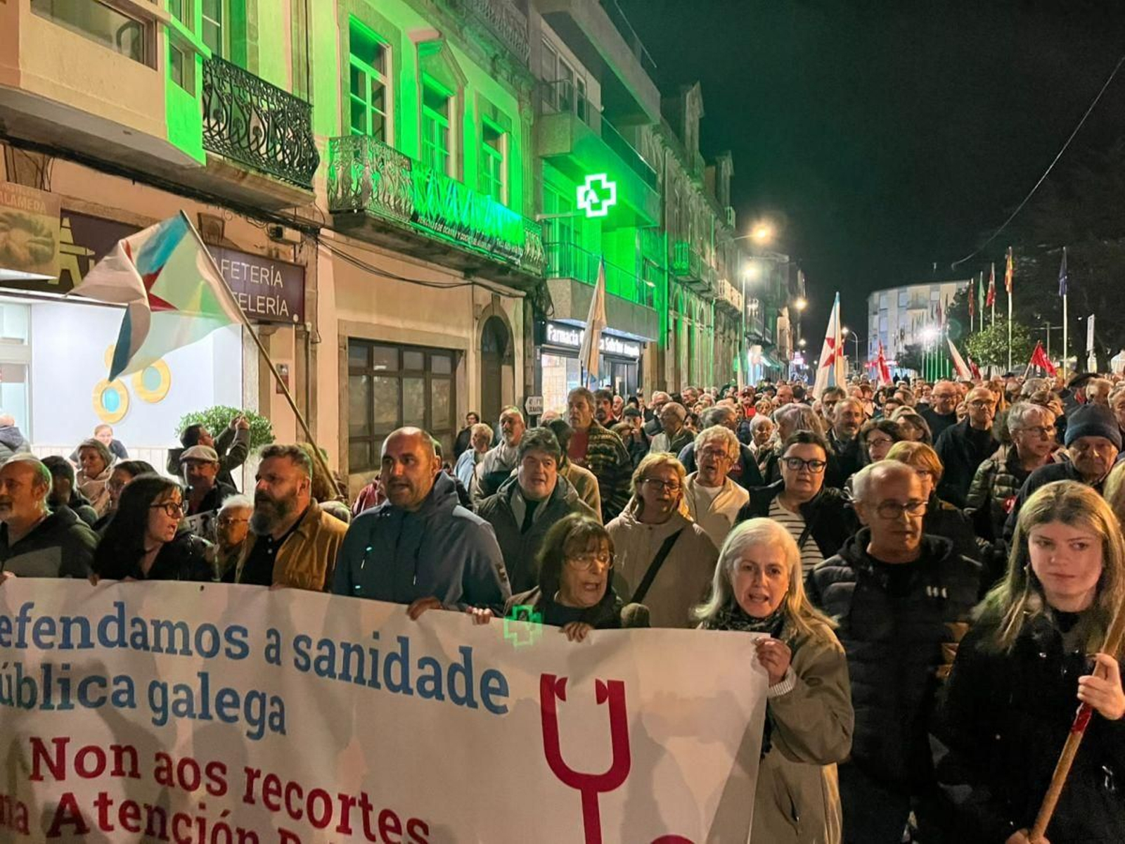 A Guarda vivió una de las manifestaciones más concurridas de los últimos años en la localidad, con una participación que fuentes de los organizadores sitúan cerca del millar de personas.
