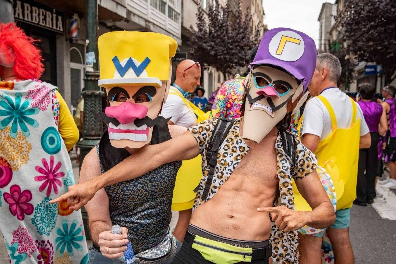 Galería | Coloridos disfraces visten las calles de Redondela