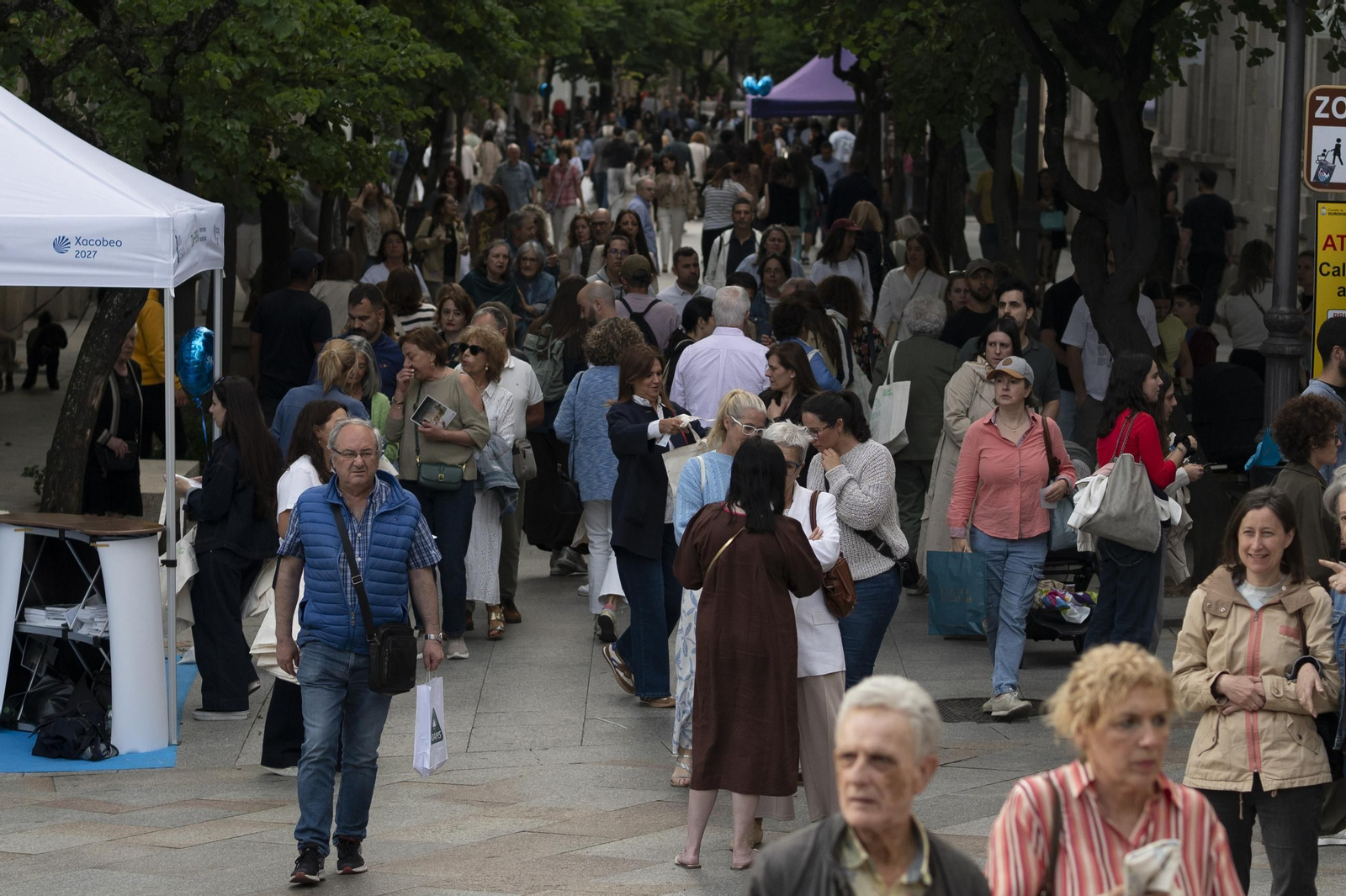 Galería | Ourense sale de compras nocturnas en la Shopping Night