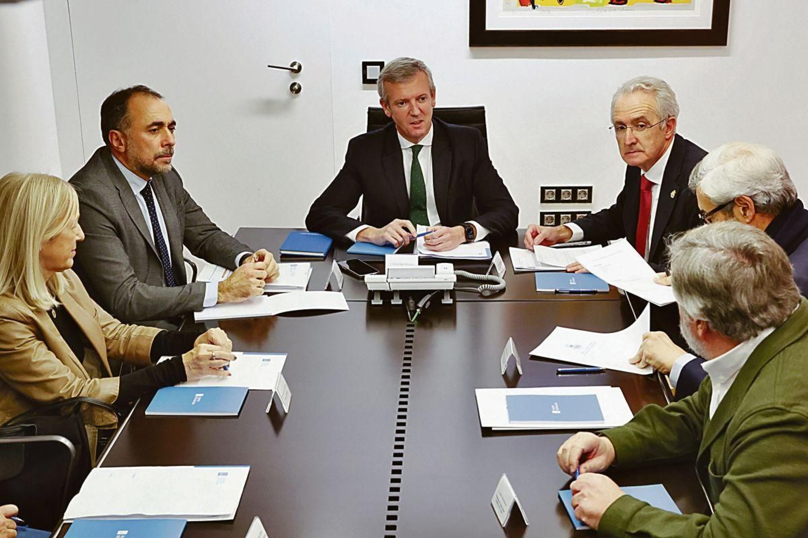 Comesaña y Rueda, durante la reunión con los representantes de los colegios médicos.