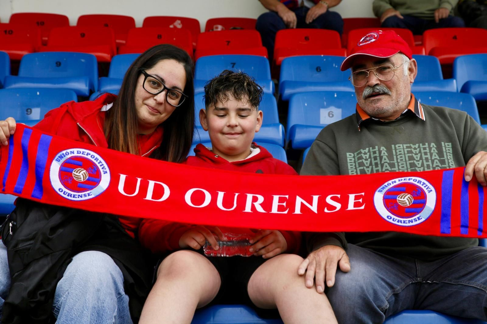 Galería | El Estadio de O Couto vibra con un partido para la historia de la UD Ourense