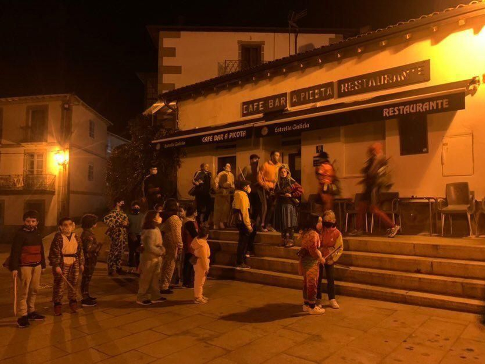 Ambiente del primer folión en Laza.