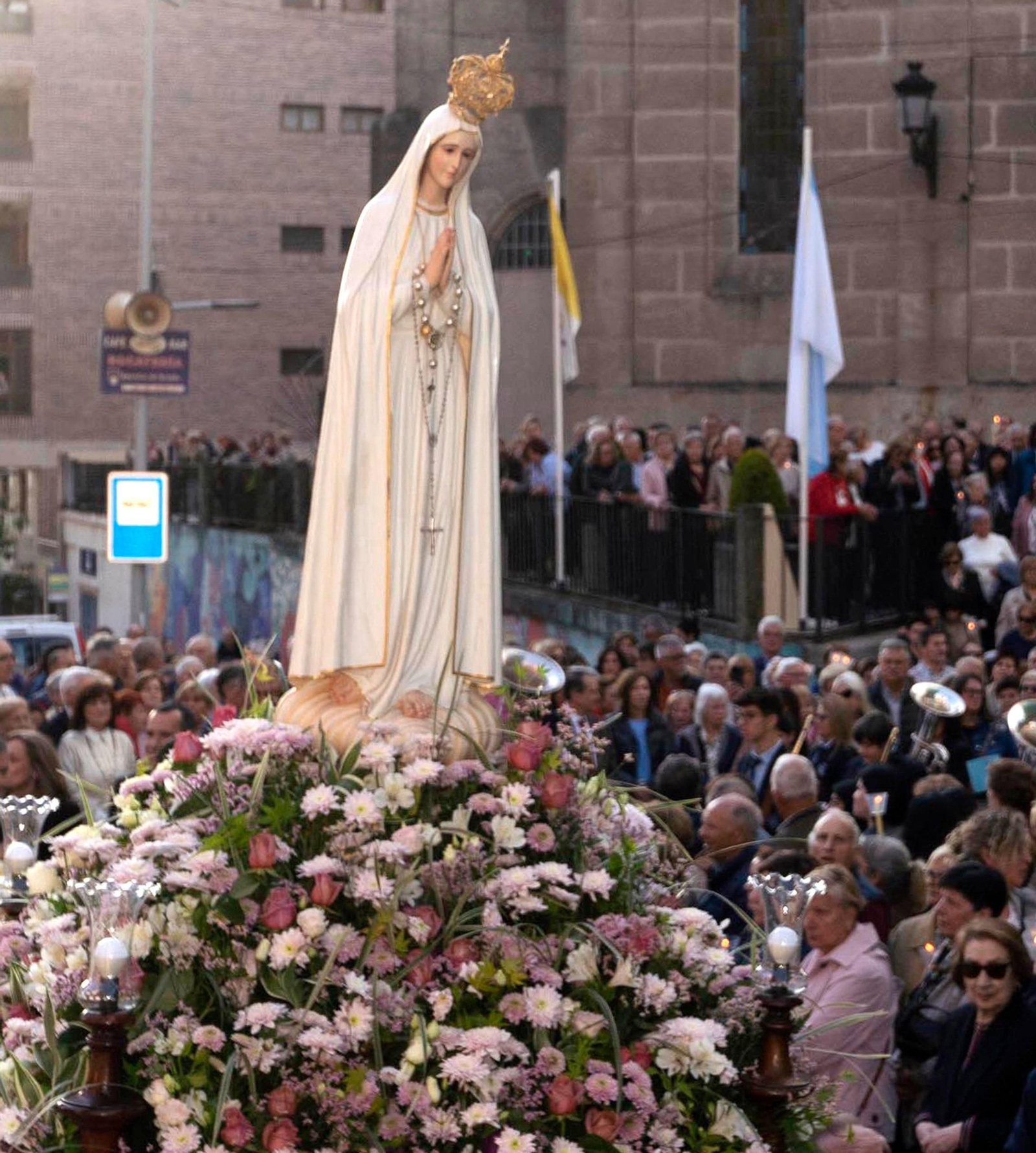Galería | La devoción recorre las calles de Vigo por la Virgen de Fátima