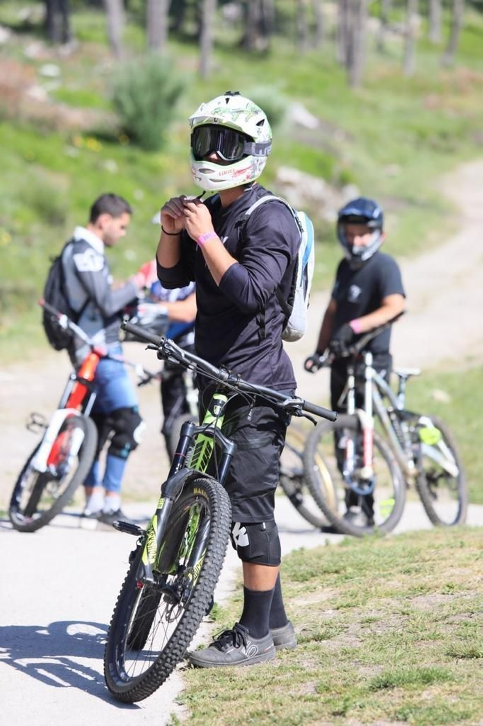 Bikers en Manzaneda. // José Paz