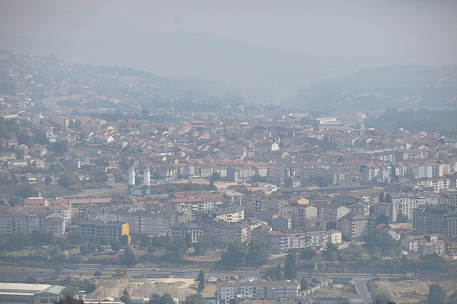 La ciudad envuelta en humo, ayer.