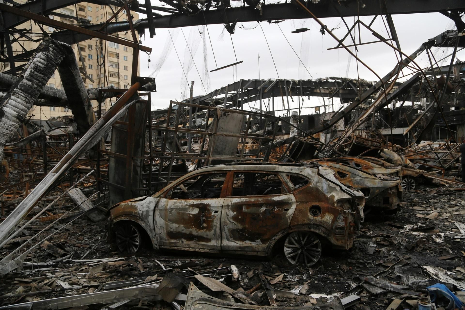 Destrozos en Teherán, capital de Irán, por la explosión de un misil.