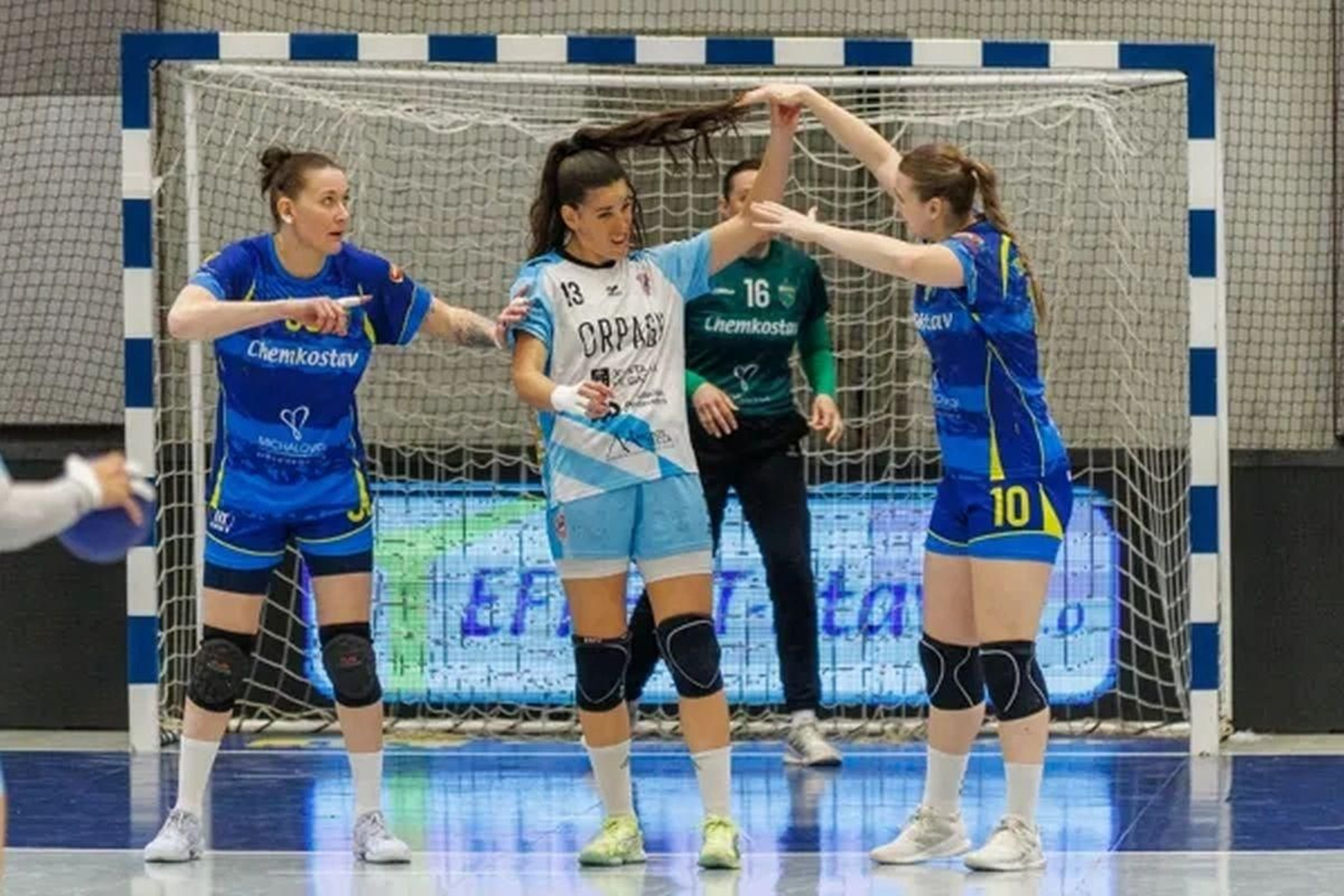 María Palomo tendrá que fajarse de nuevo con los centímetros del club eslovaco.