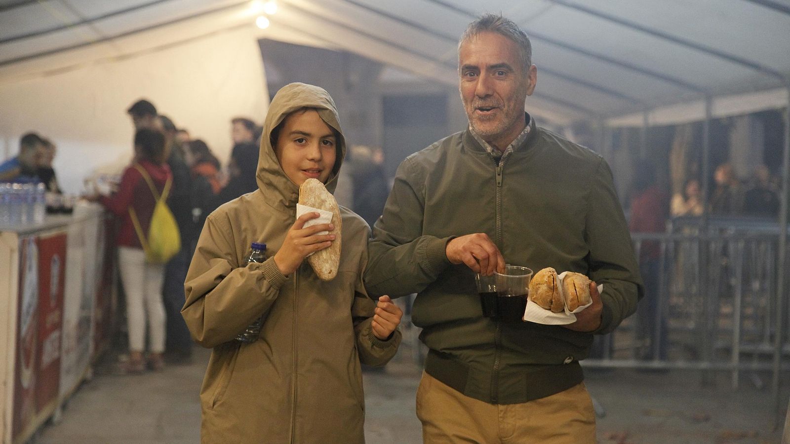 Galería | Cabezudos, castañas y bollo preñado para disfrutar de los magostos en la ciudad