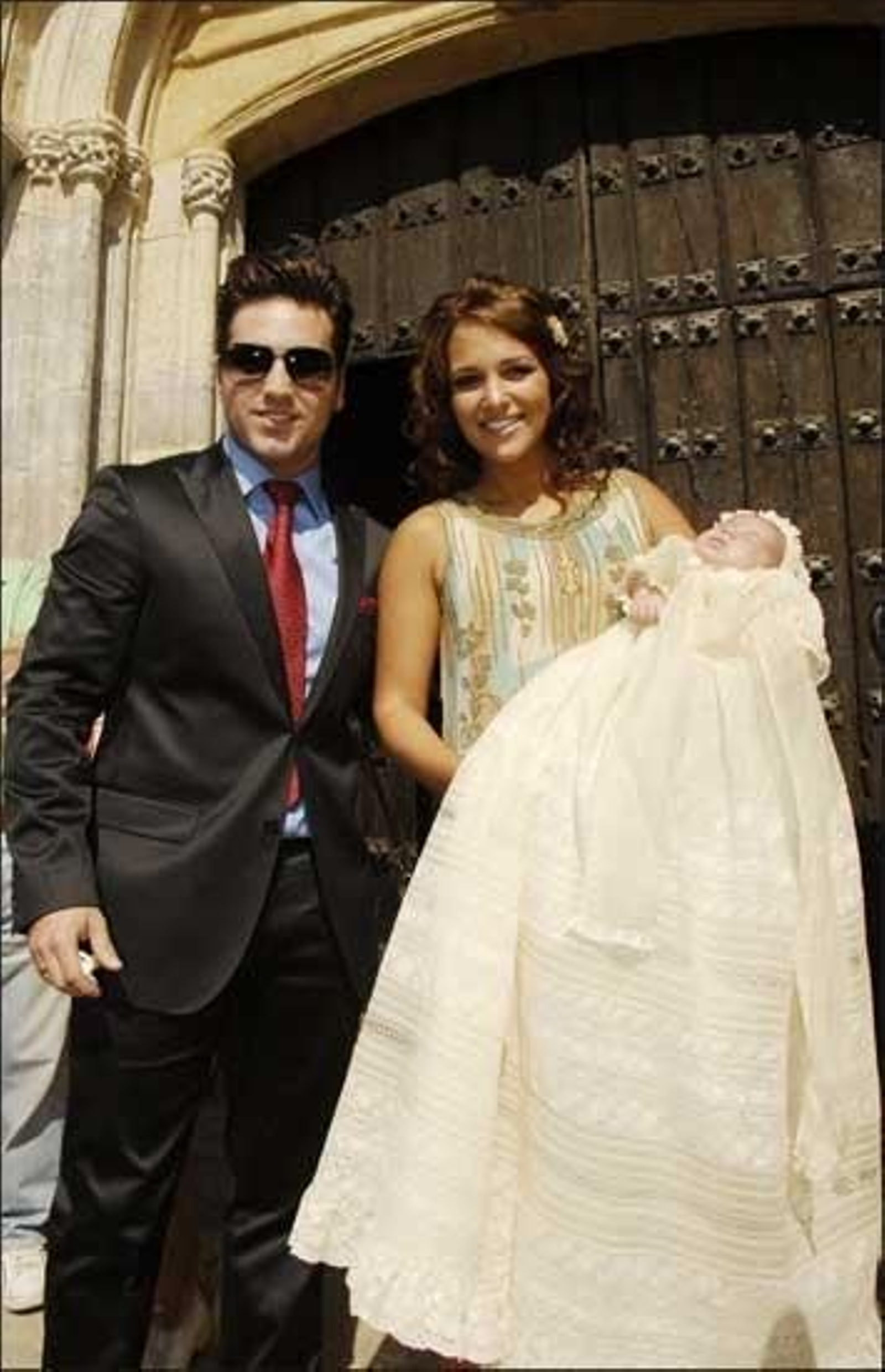 David Bustamante y Paula Echevarría, con su bebé.