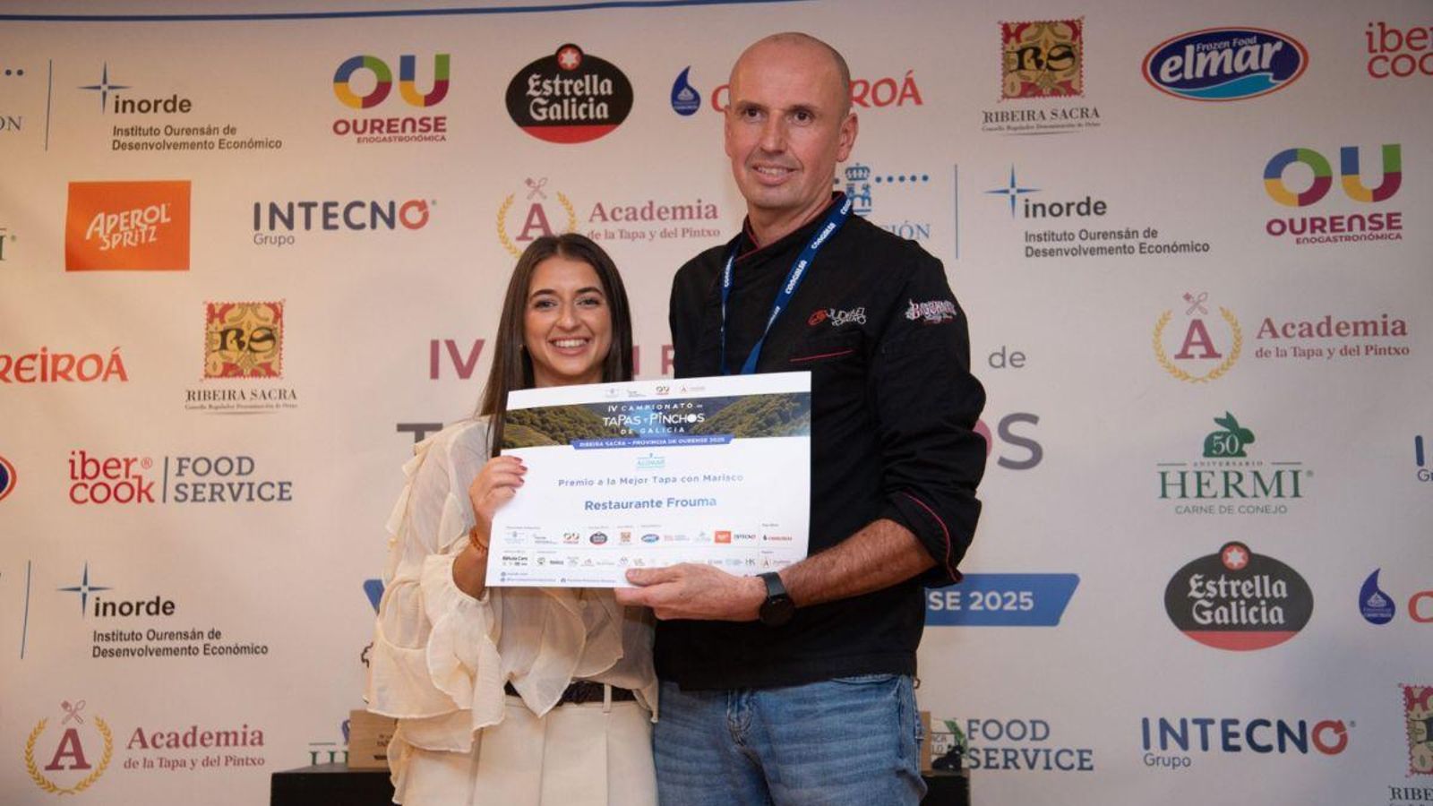 Con Alba Camiña Millán, responsable de Marketing en Alumar, en la entrega del Premio a la Mejor Tapa de Marisco.
