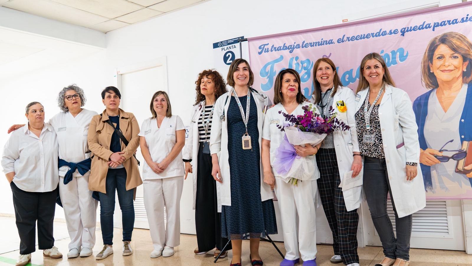 Compañeras despidiendo a Maria José Remigido