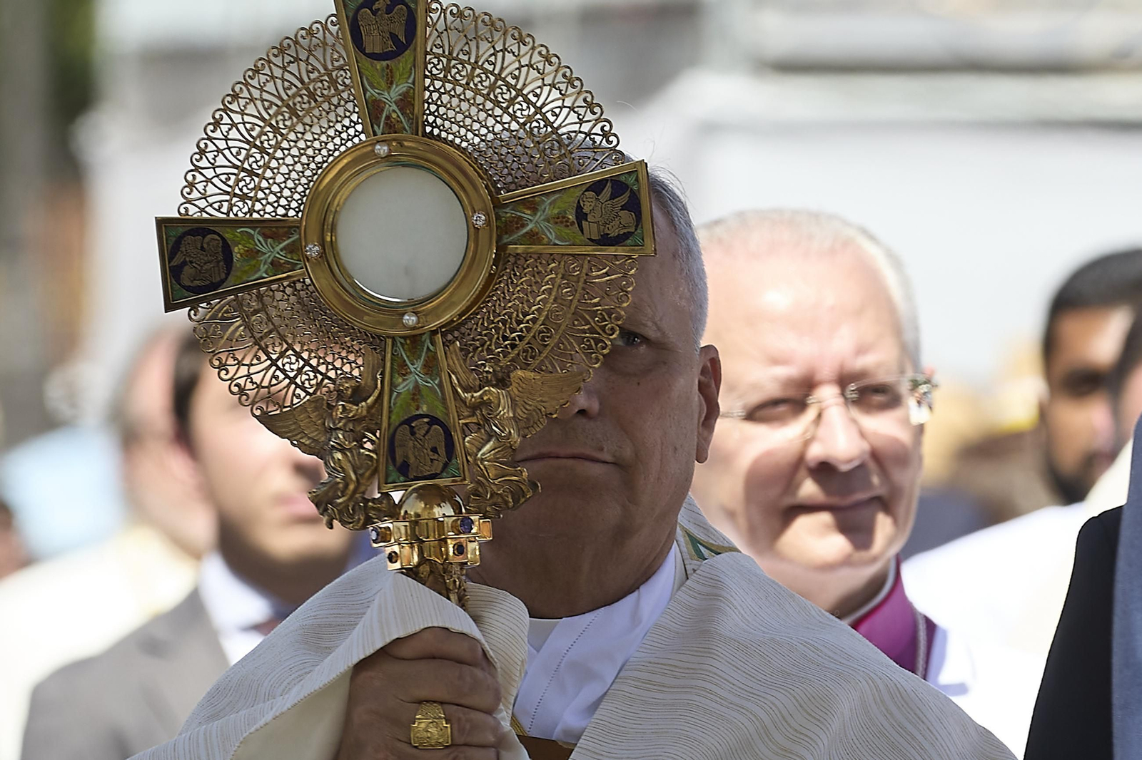 Galería | Multitudinaria misa y procesión del Corpus en Madrid con el papa León XIV