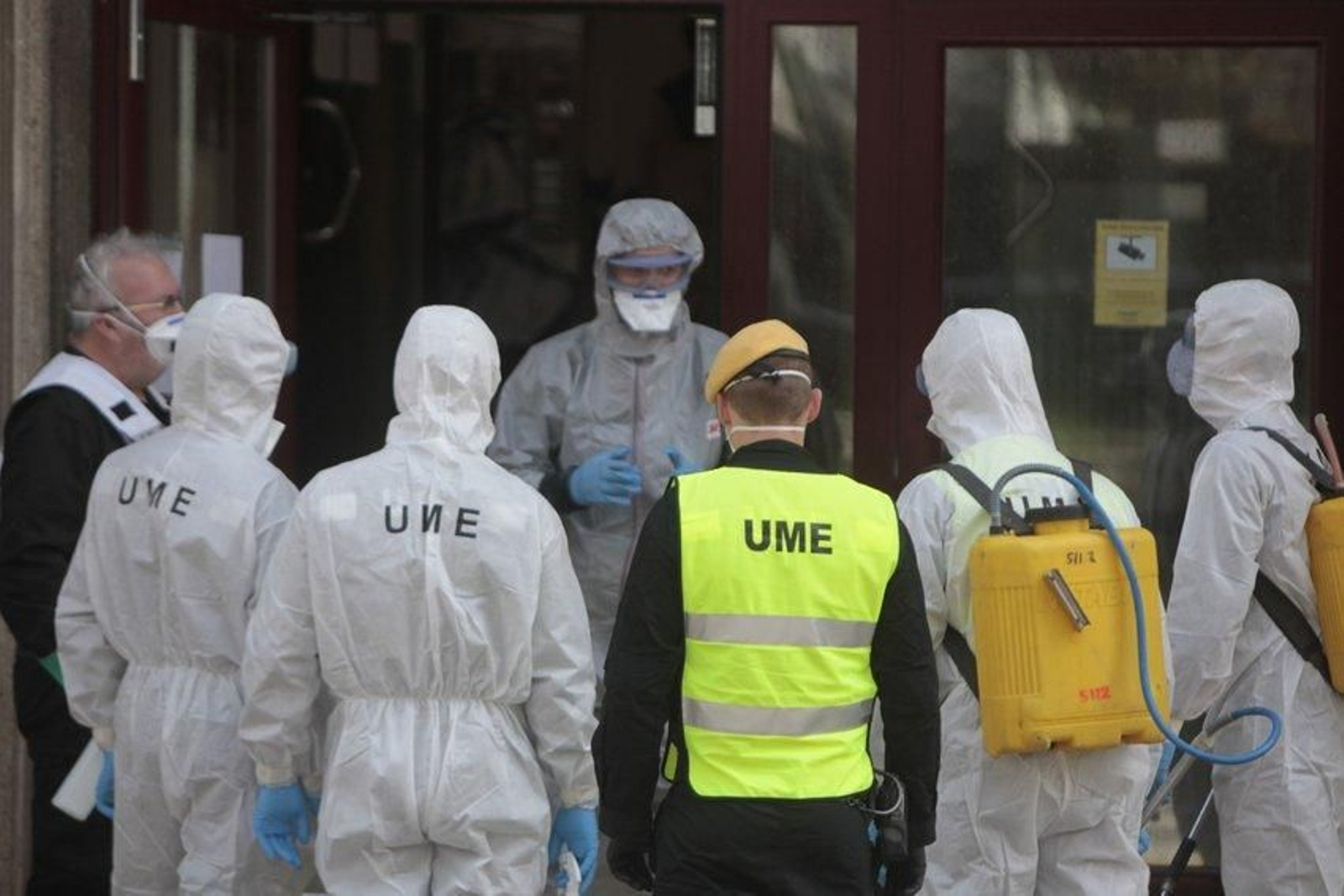 Personal de la UME trabajó en al desinfección de centros y residencias.