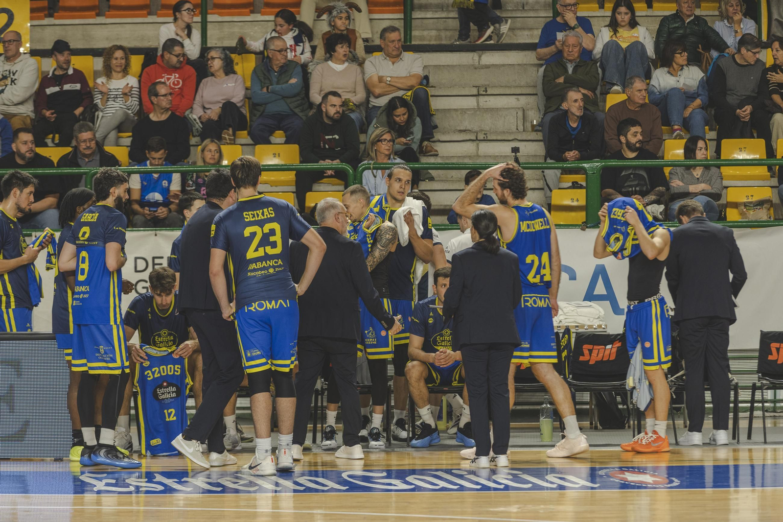 Galería | El COB asusta los fantasmas en Samaín y logra la victoria ante el Fibwi