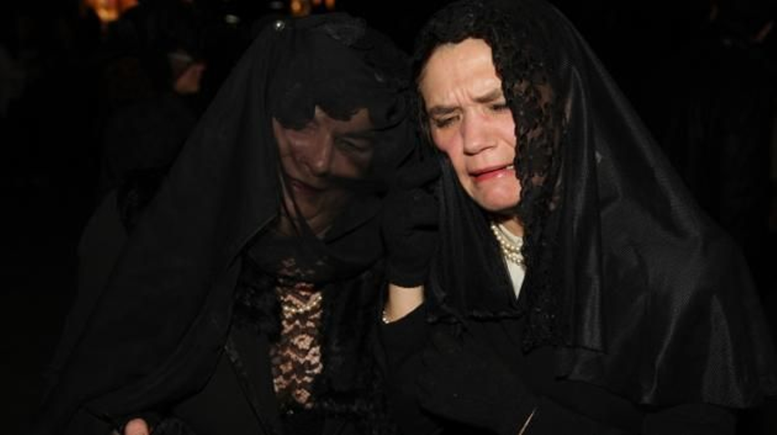 Dos plañideras sin consuelo